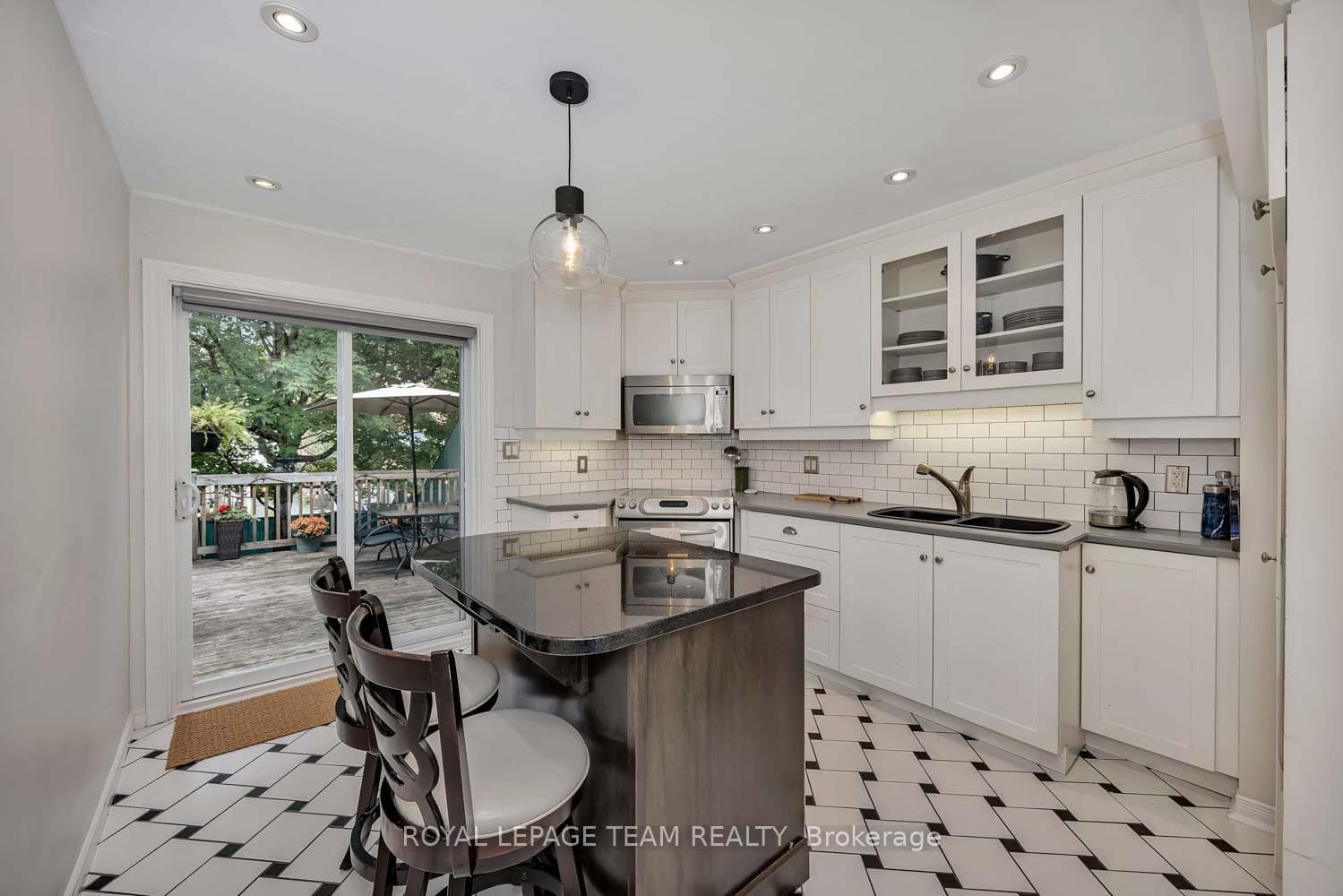 215 Booth Street photo 16
