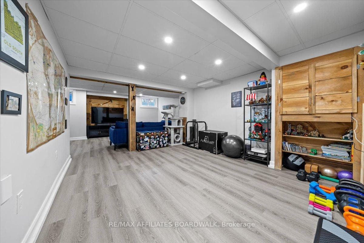 59 Soho Crescent photo 36