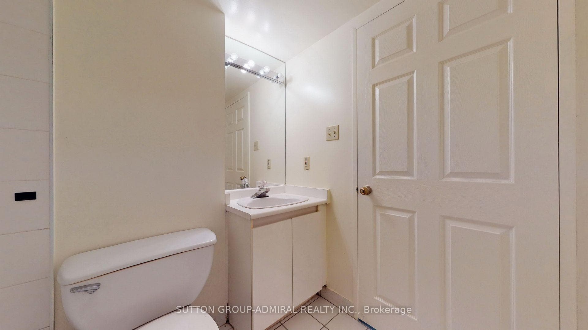 736 Bay Street Unit 1807 photo 11
