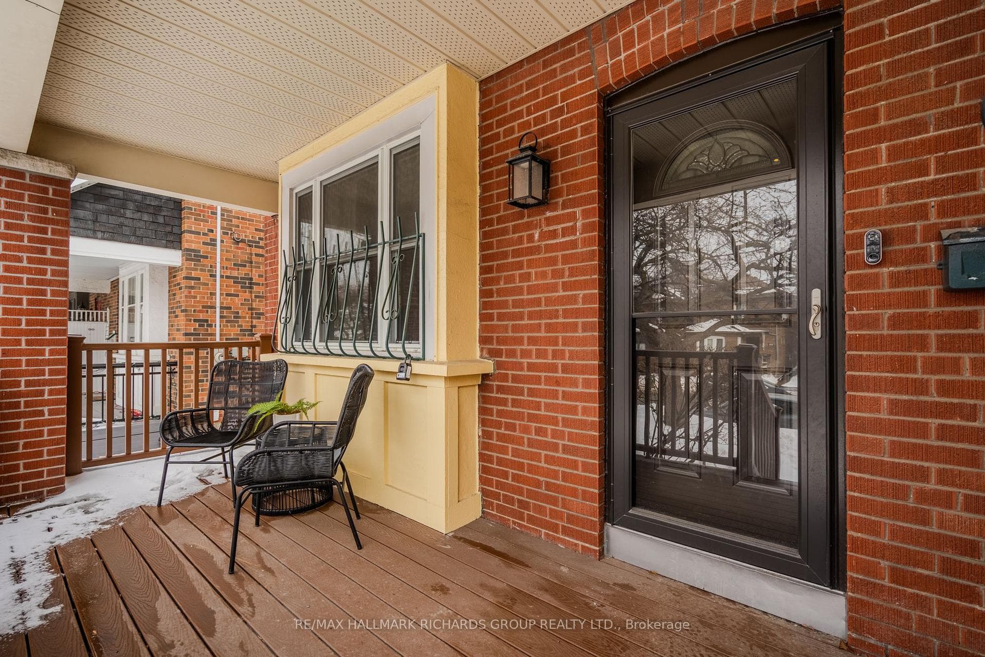 71 Lawrence Avenue photo 3