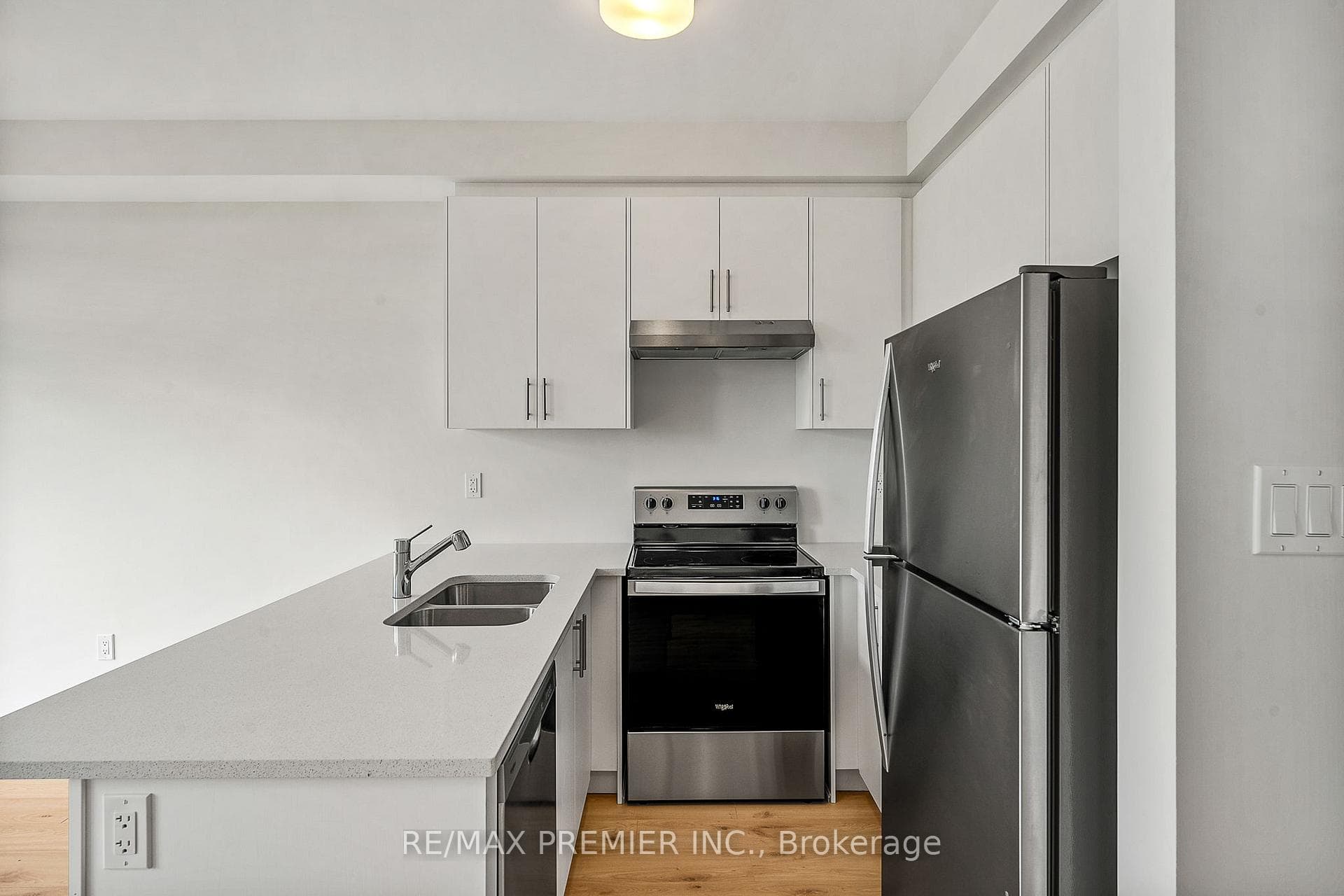 535 Worden Street photo 8