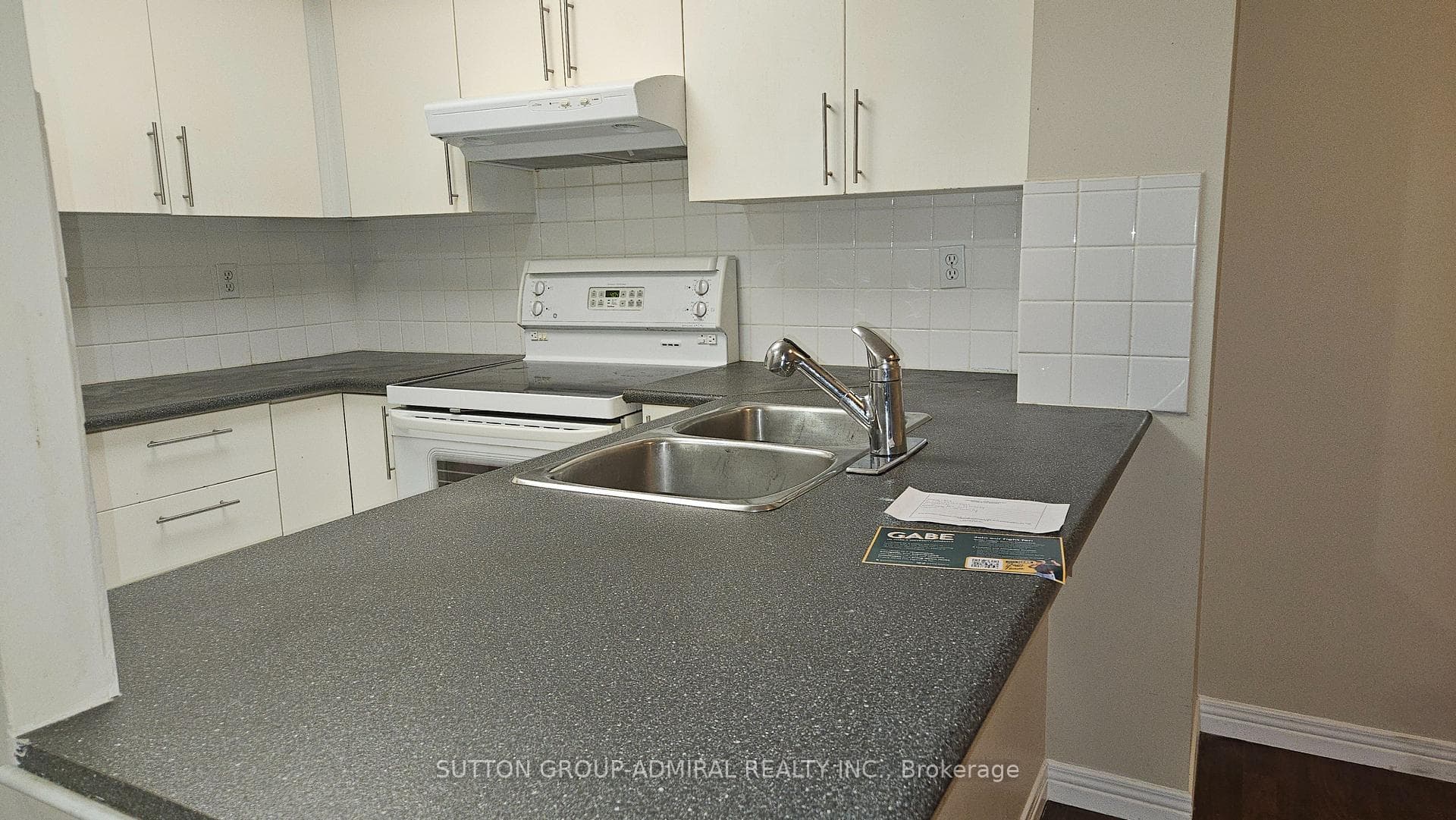 942 Yonge Street Unit 517 photo 8