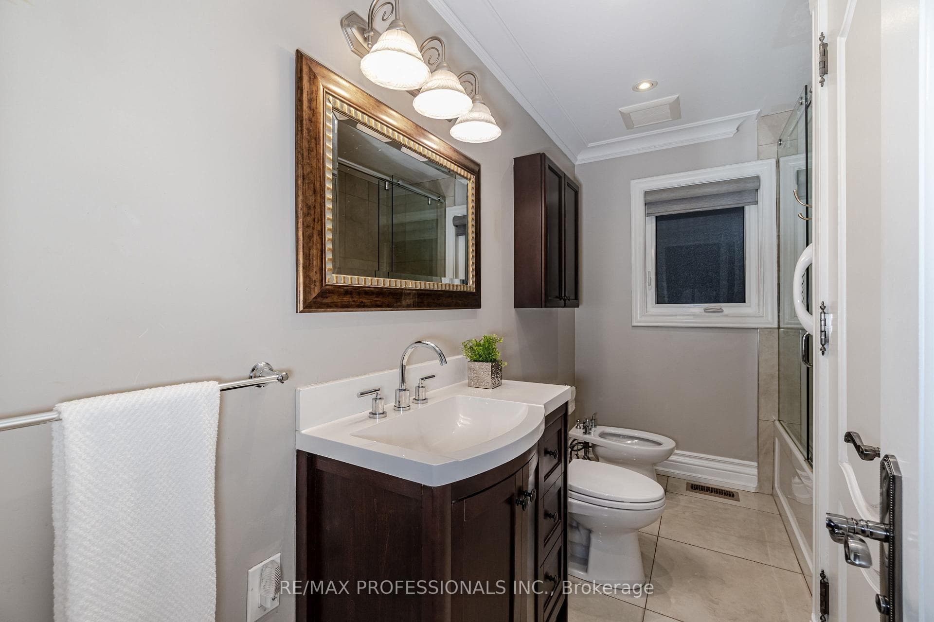 8 Ludstone Drive photo 18