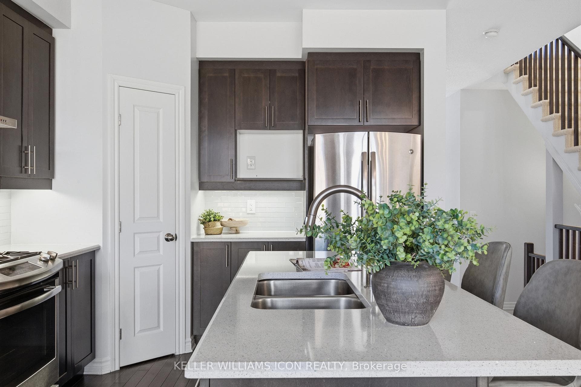 636 Tennant Way photo 7