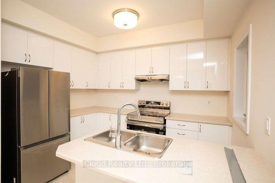 84 Fieldridge Crescent photo 4
