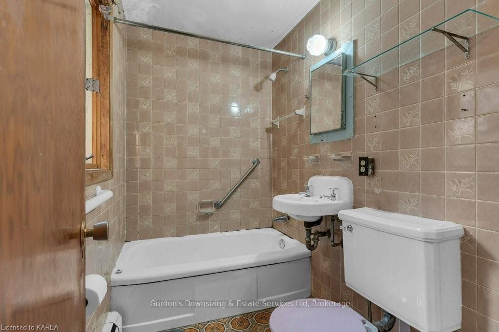 210 PHILLIPS Street photo 8