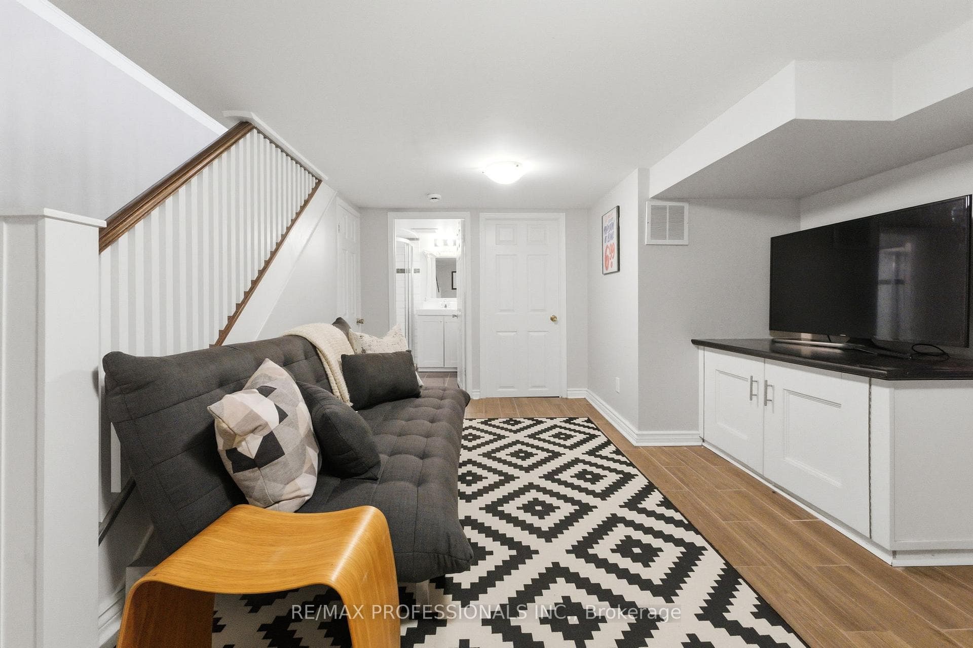 670 Beresford Avenue photo 31