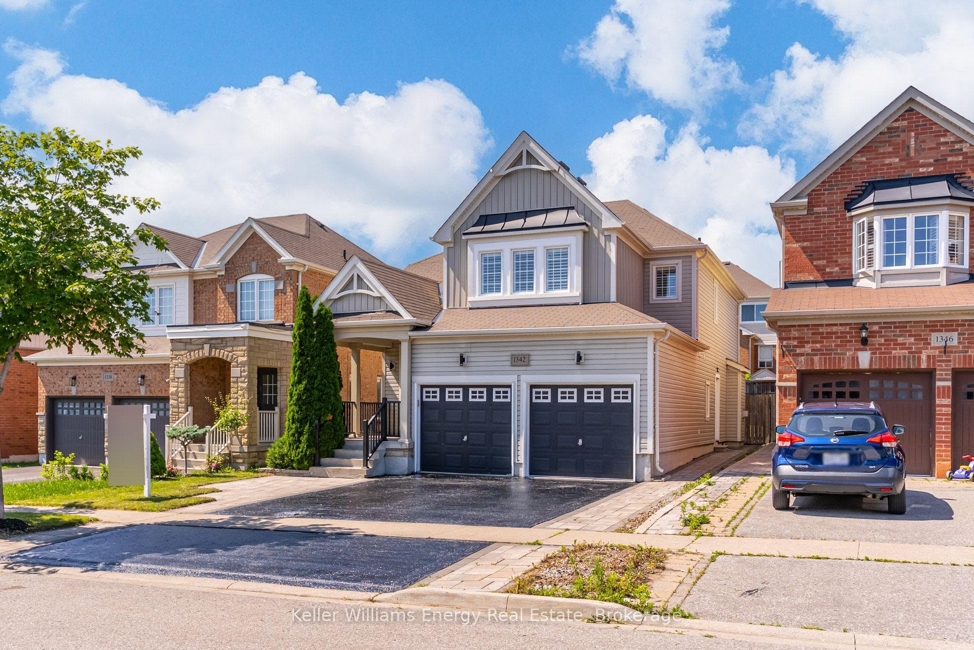 1342 Harlstone Crescent photo 2