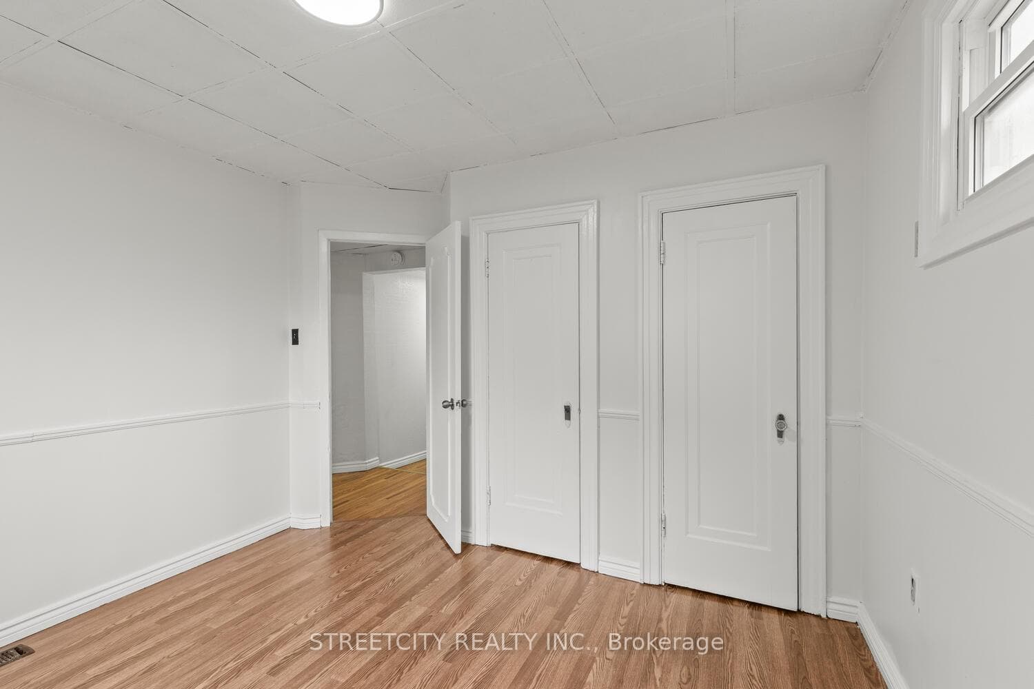 1235 King Street photo 28