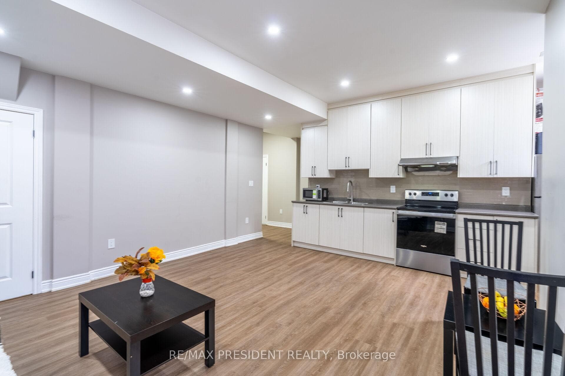 42 Frost Street photo 31