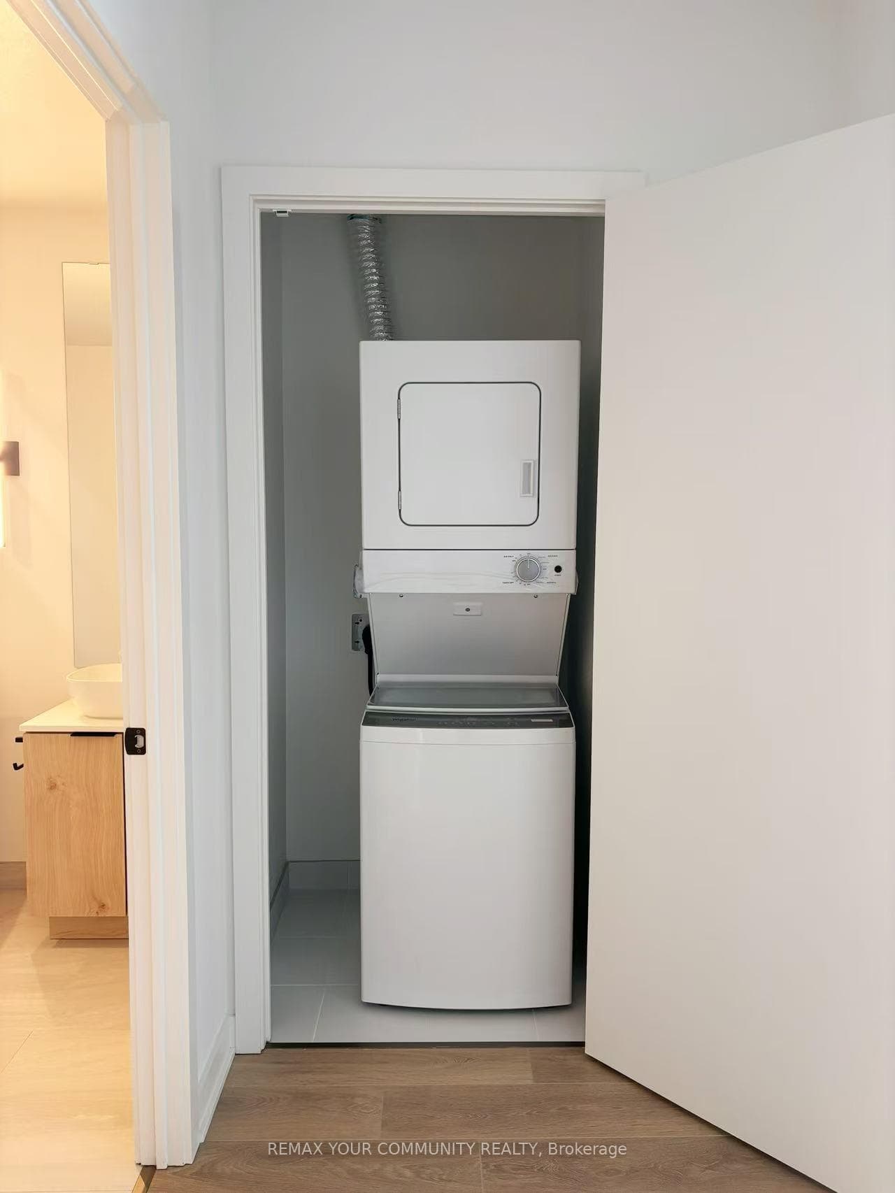 1185 Dupont Street Unit 807 photo 9