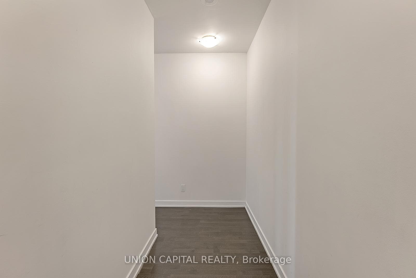 126 Simcoe Street Unit 1804 photo 3