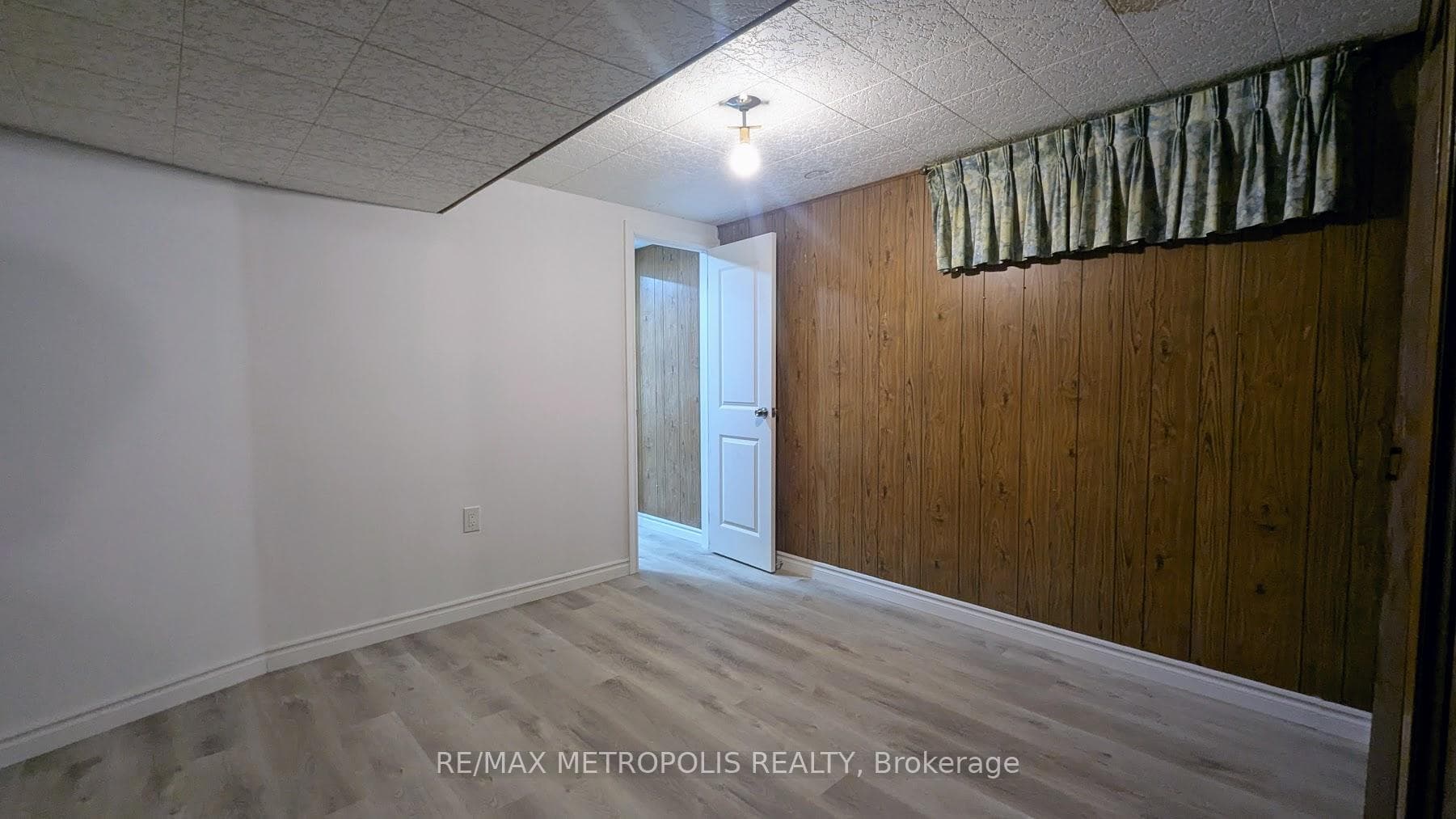 83 Longwood Drive photo 24