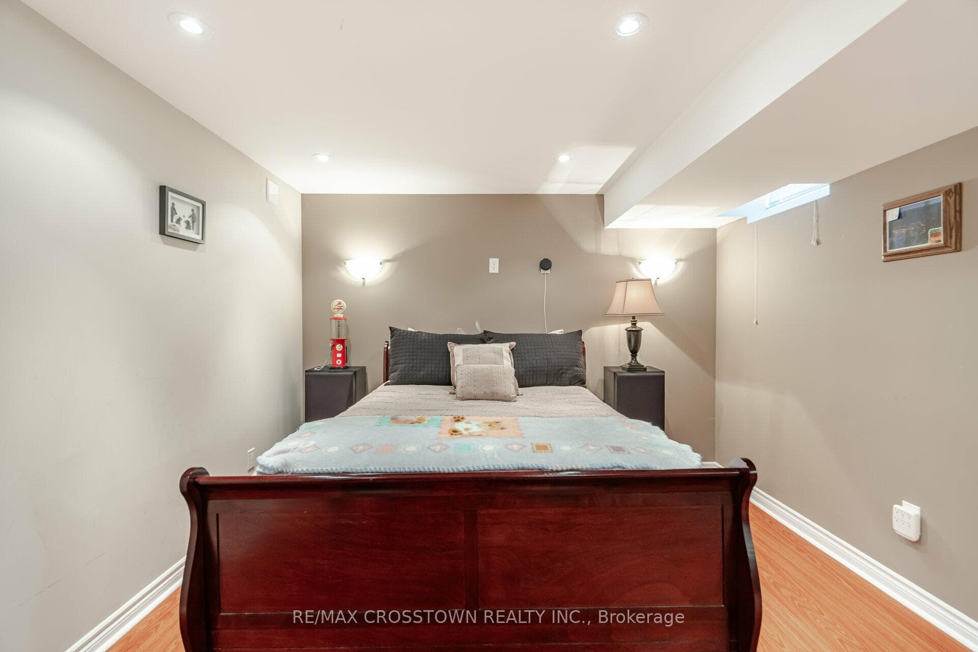 876 Fable Crescent photo 37
