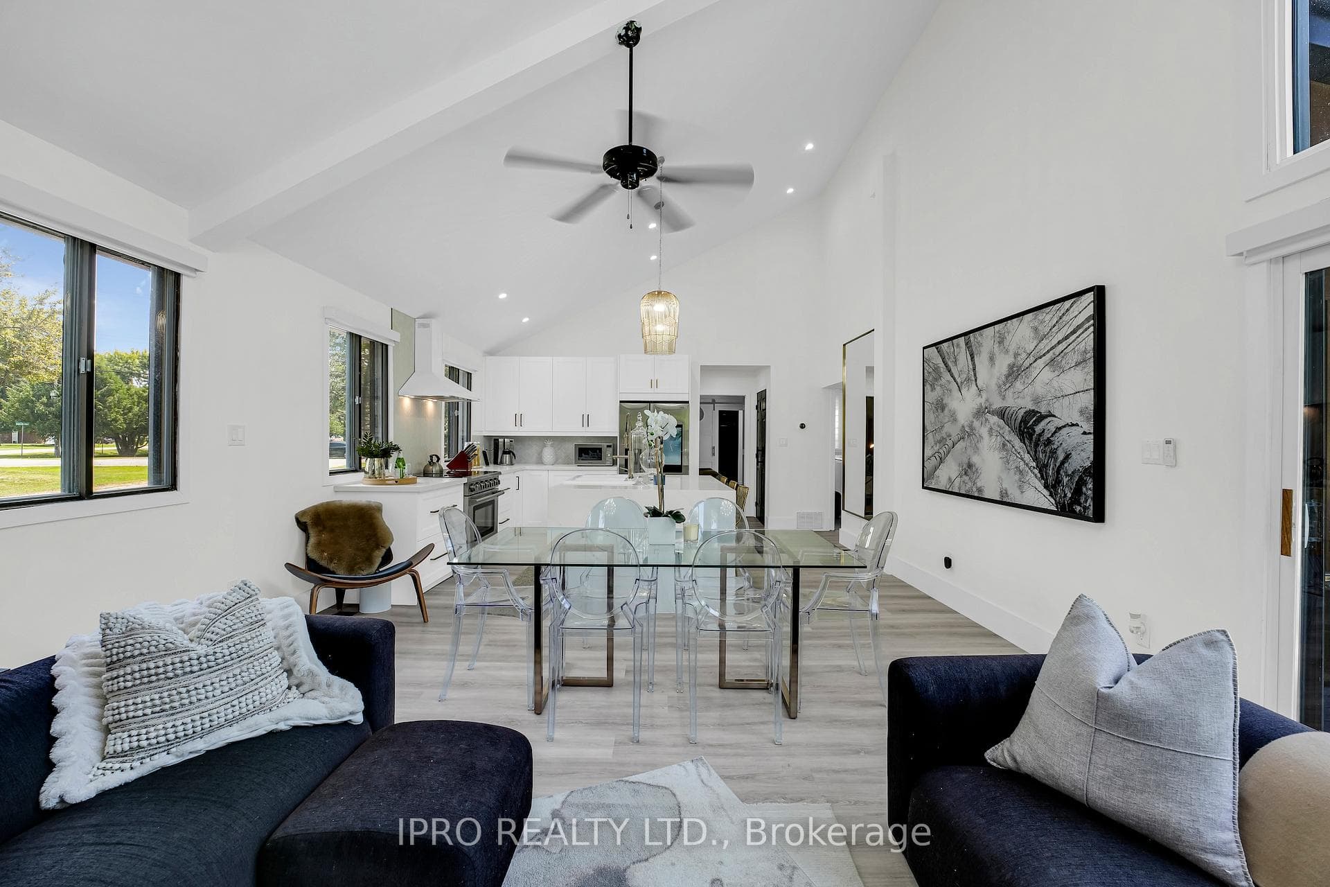 49 Poplar Crescent photo 9