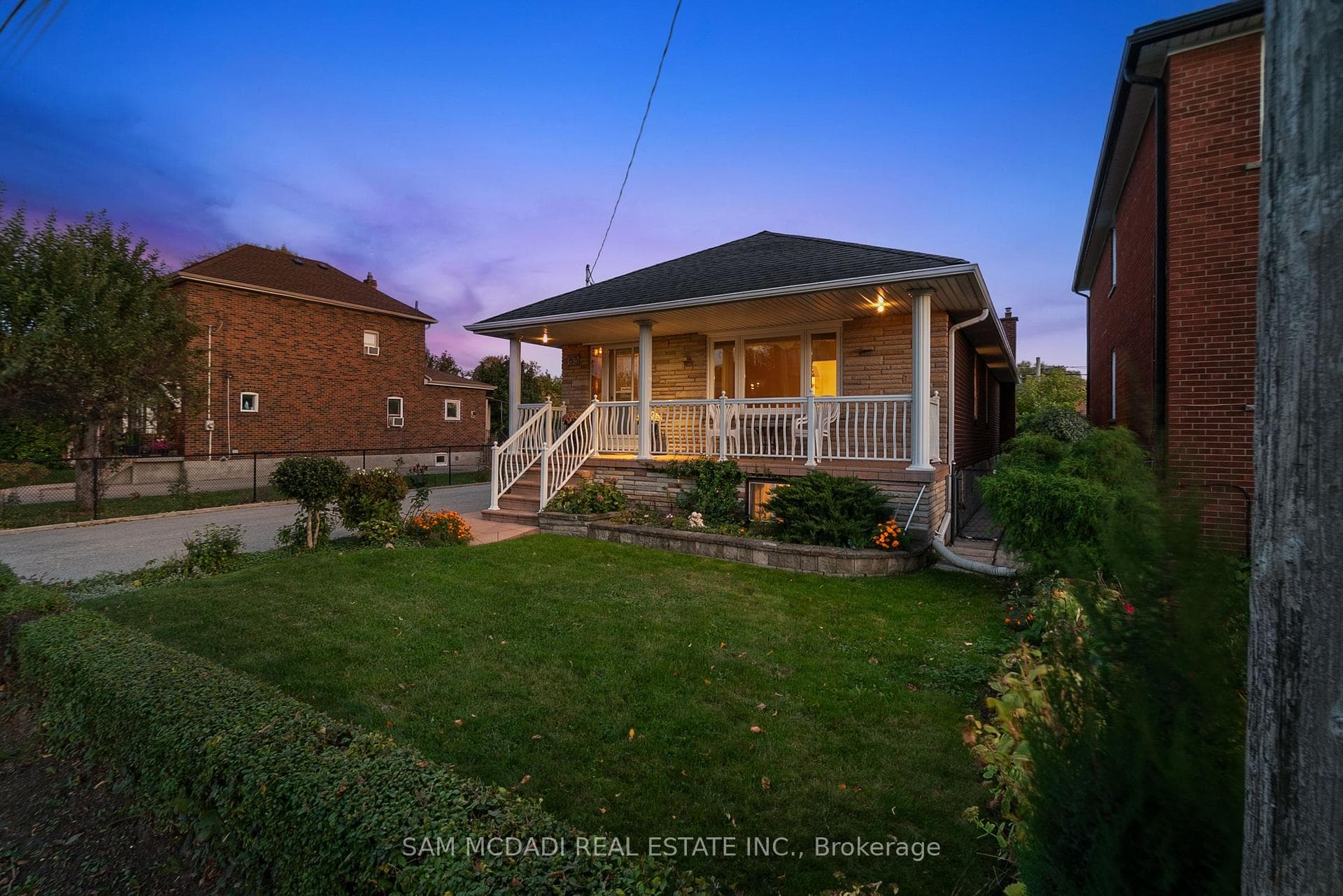 83 Evans Avenue photo 2