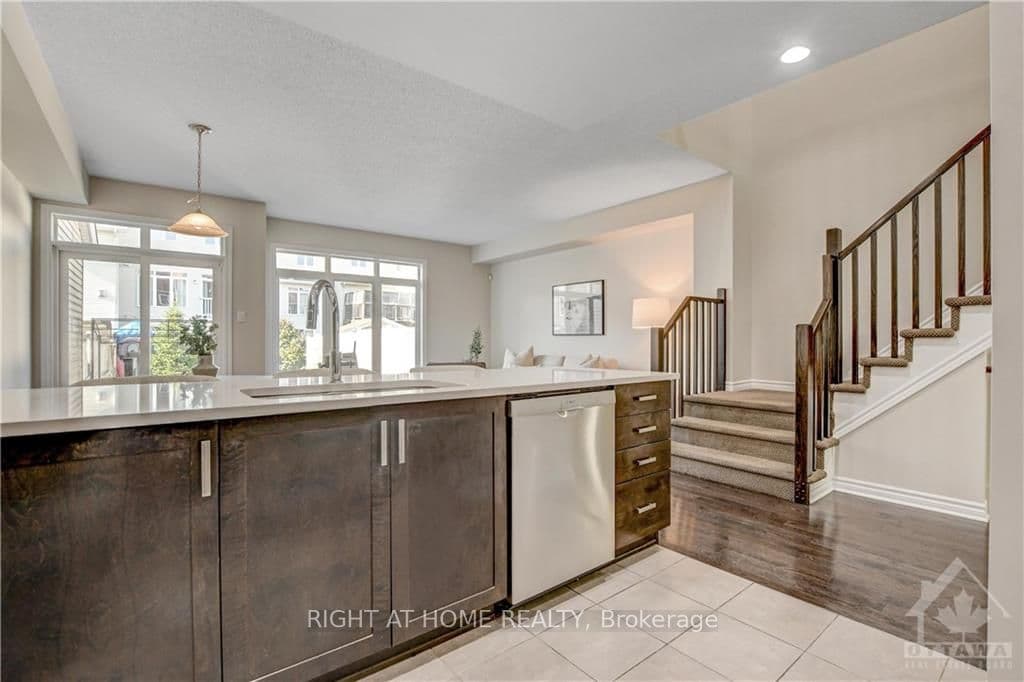 325 KINGBROOK Drive photo 9