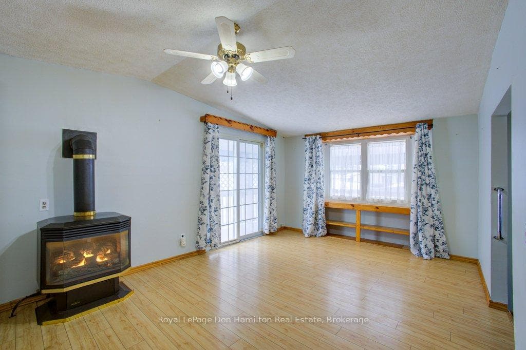 62 Fairview Crescent photo 4