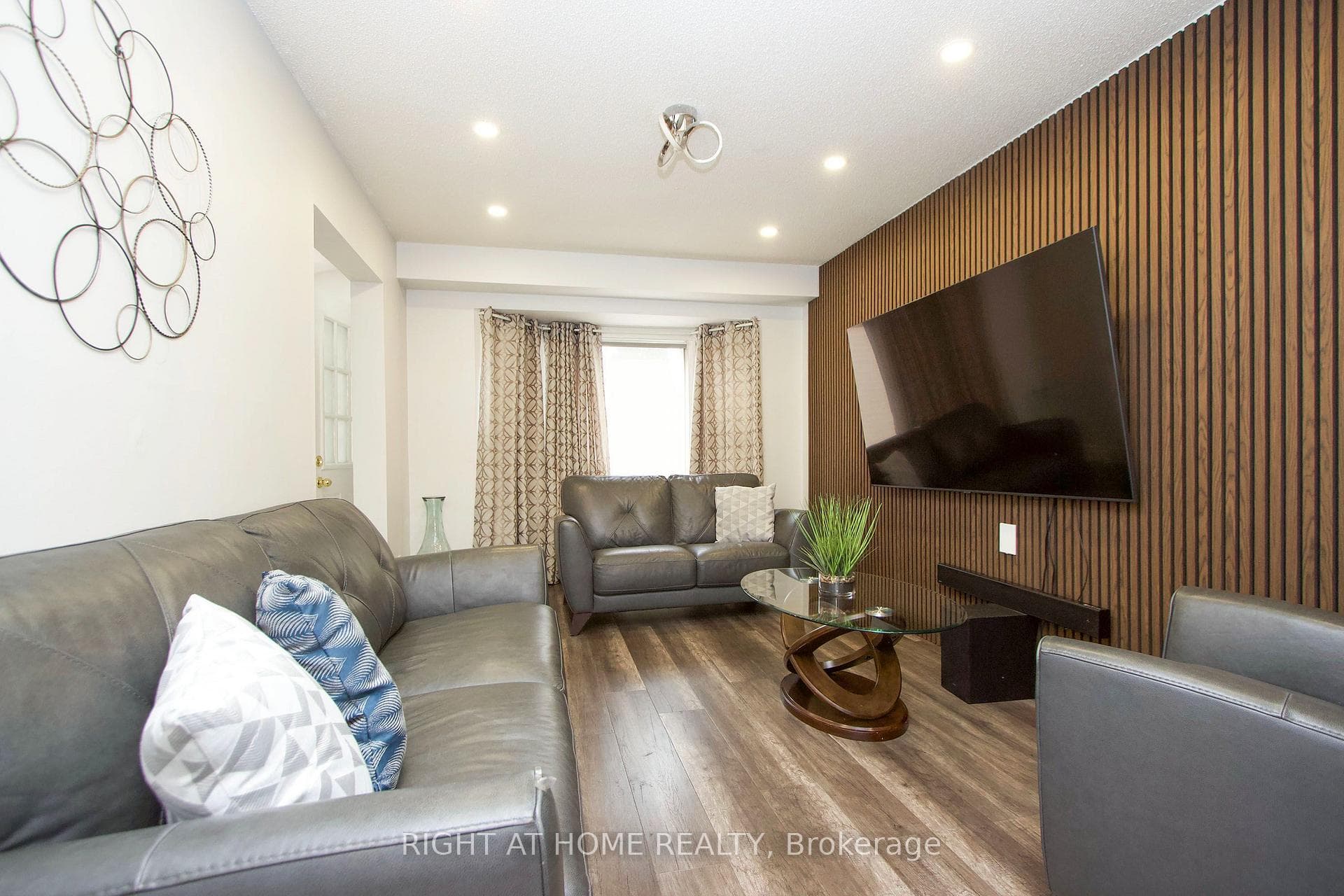 865 Attersley Drive photo 7