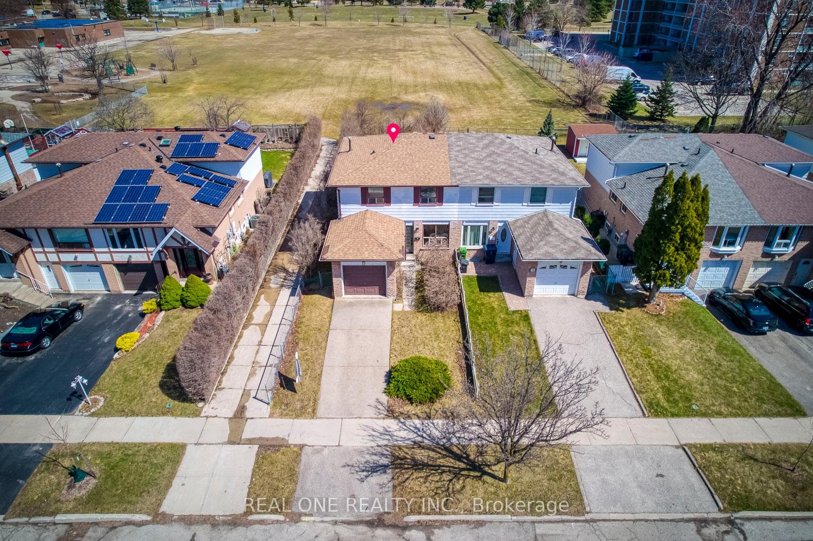 45 Hepworth Drive photo 1