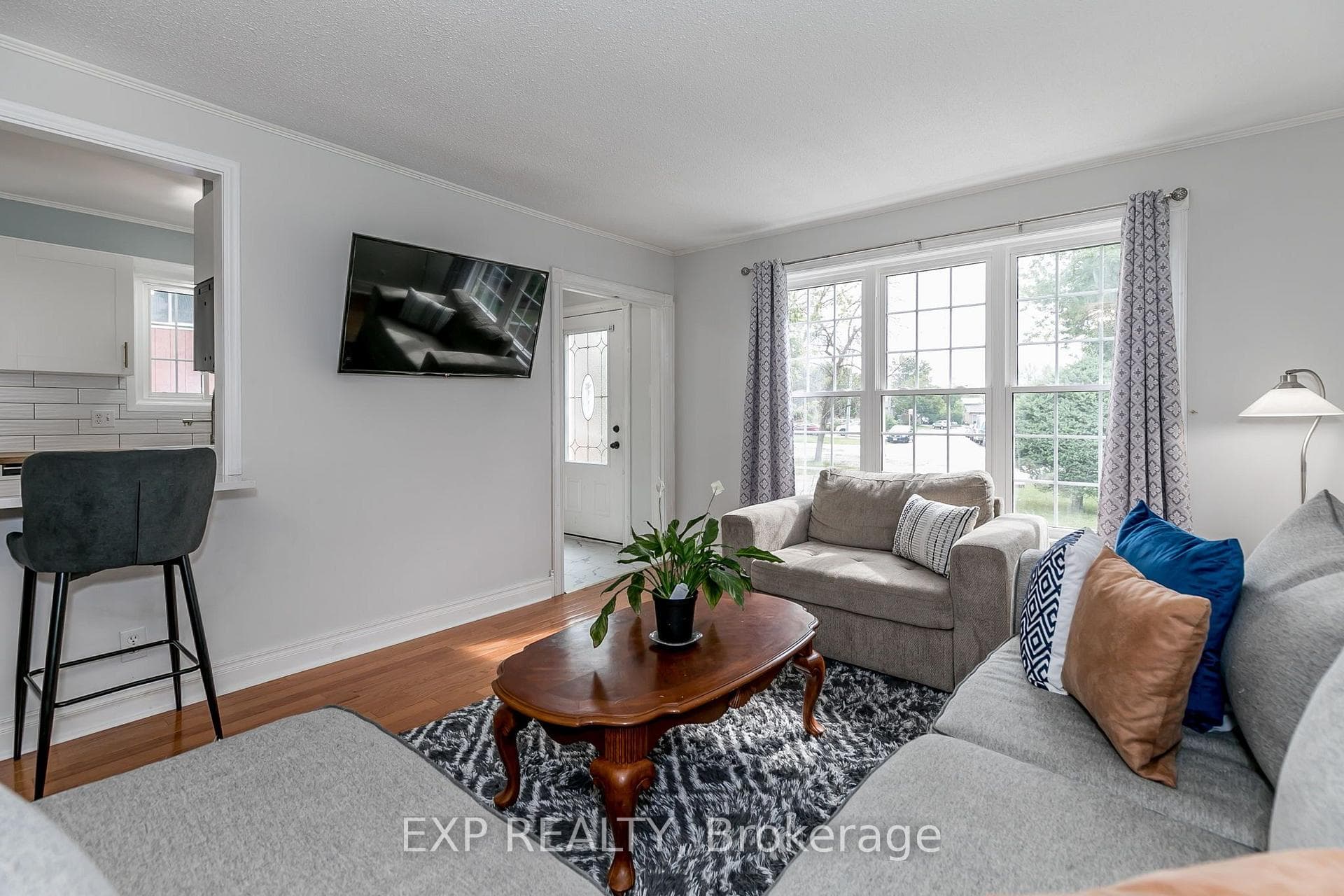 62 Courtice Crescent photo 9