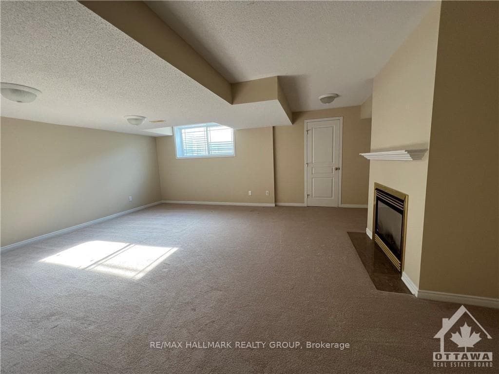 733 REGIMENT Avenue photo 28