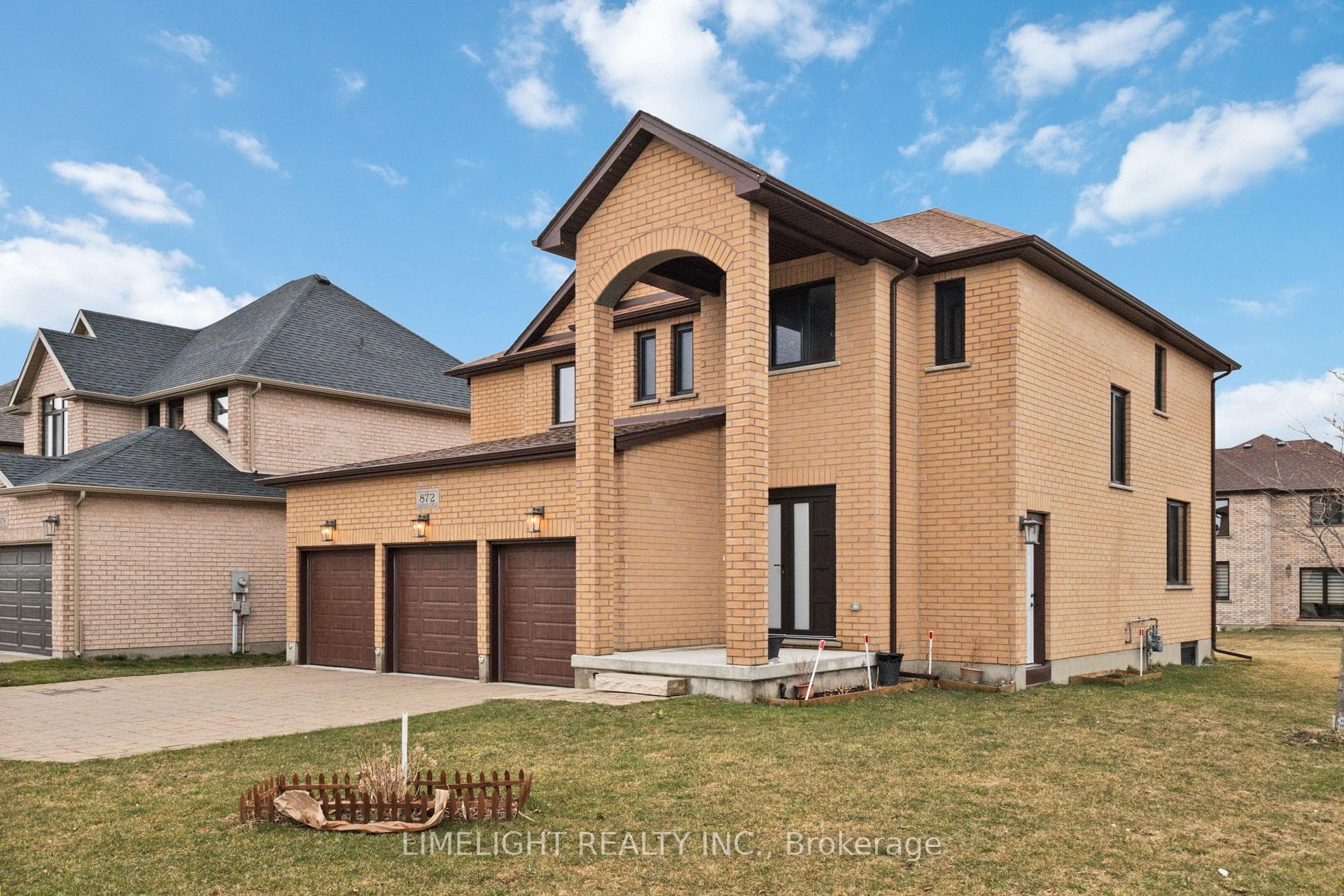 872 Zaifman Circle photo 2