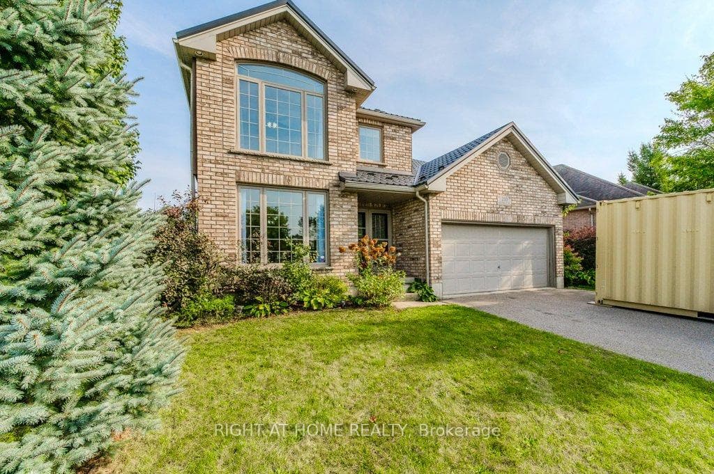 210 Dundas Street photo 3