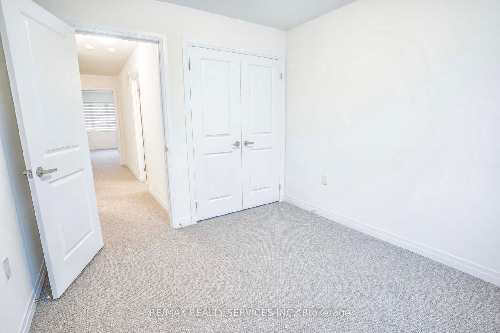 472 Adelaide Street photo 28