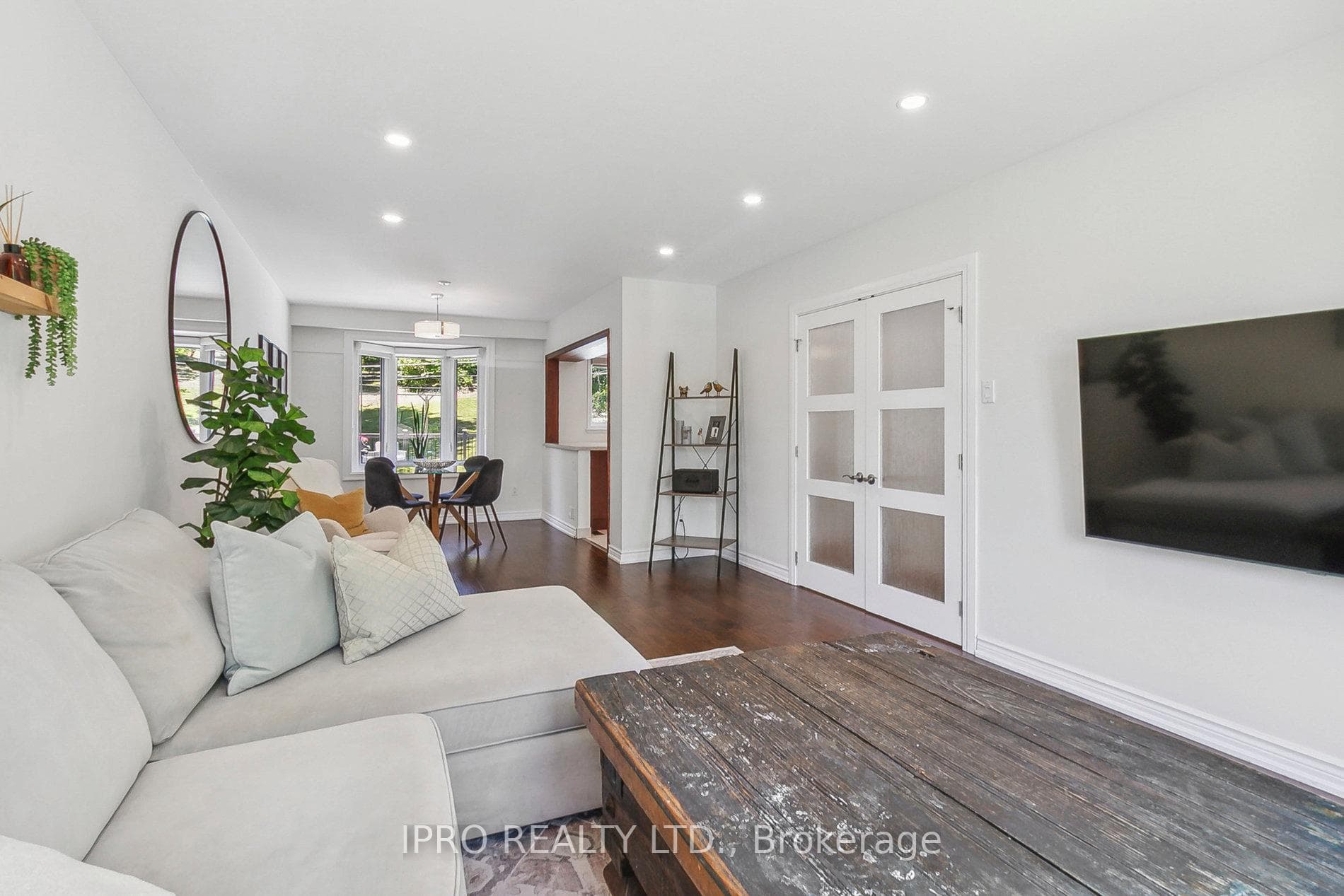 8 Sir Raymond Drive photo 6