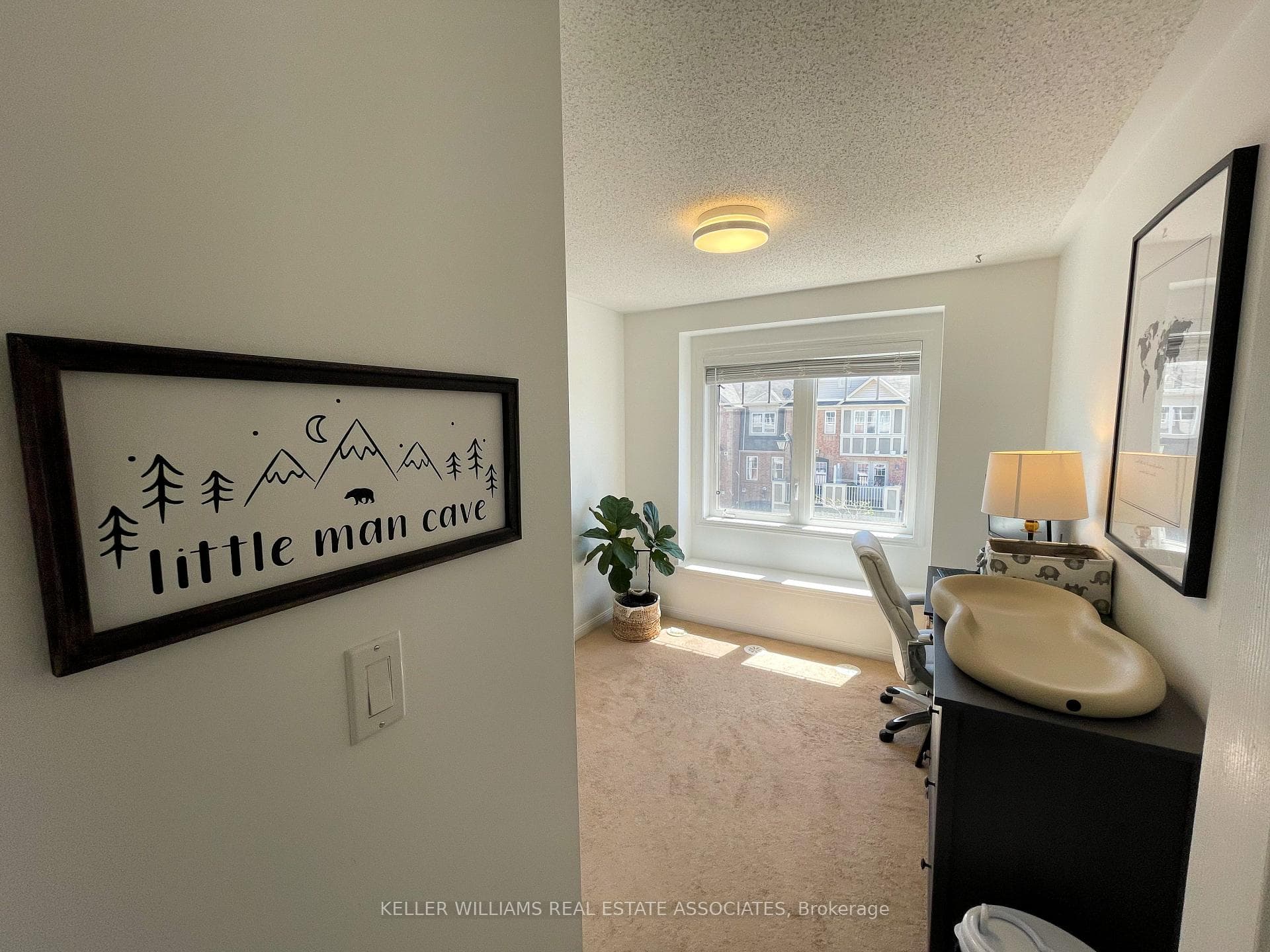 877 Willingdon Crescent photo 24