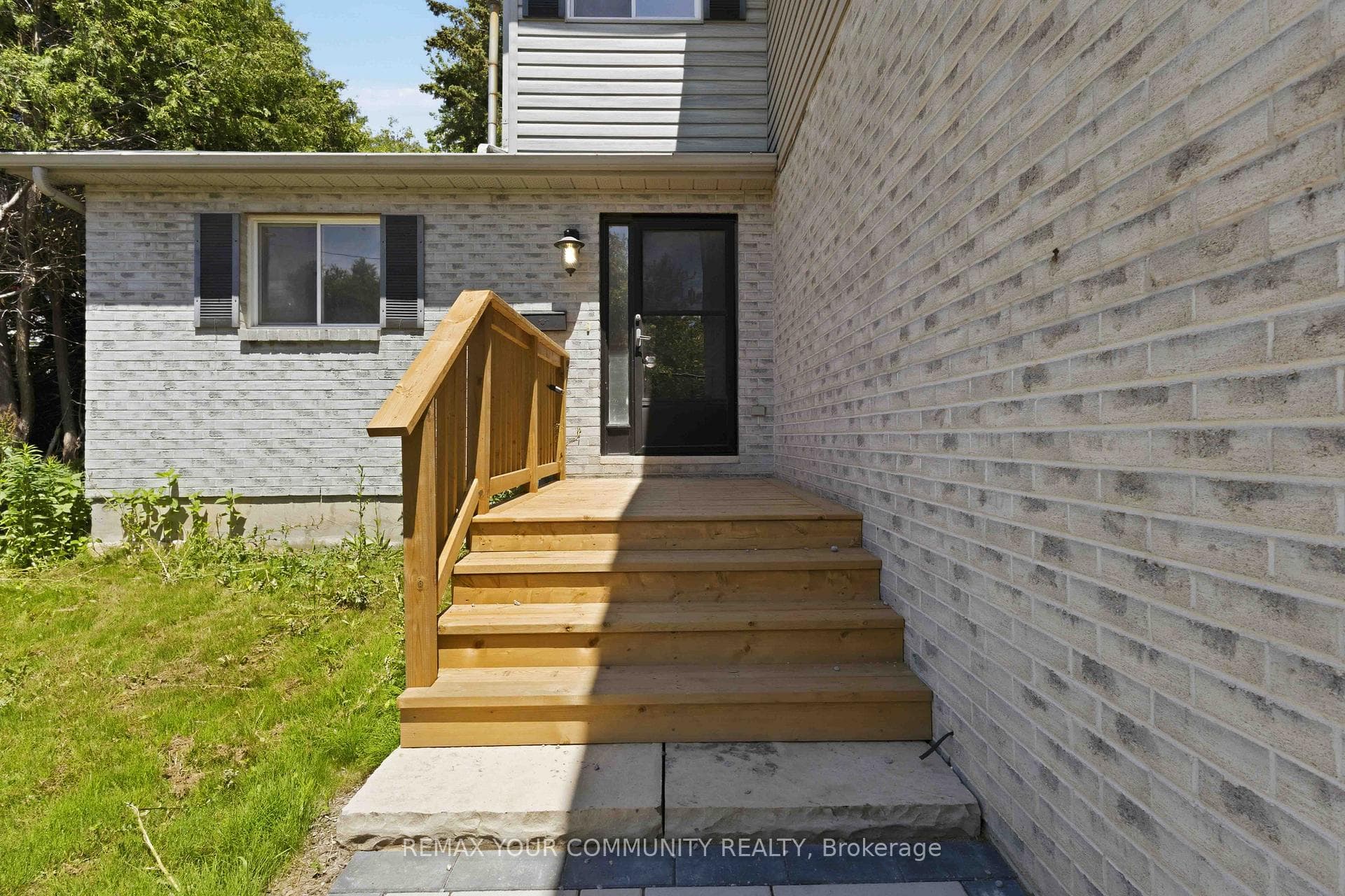 924 Helen Street photo 3