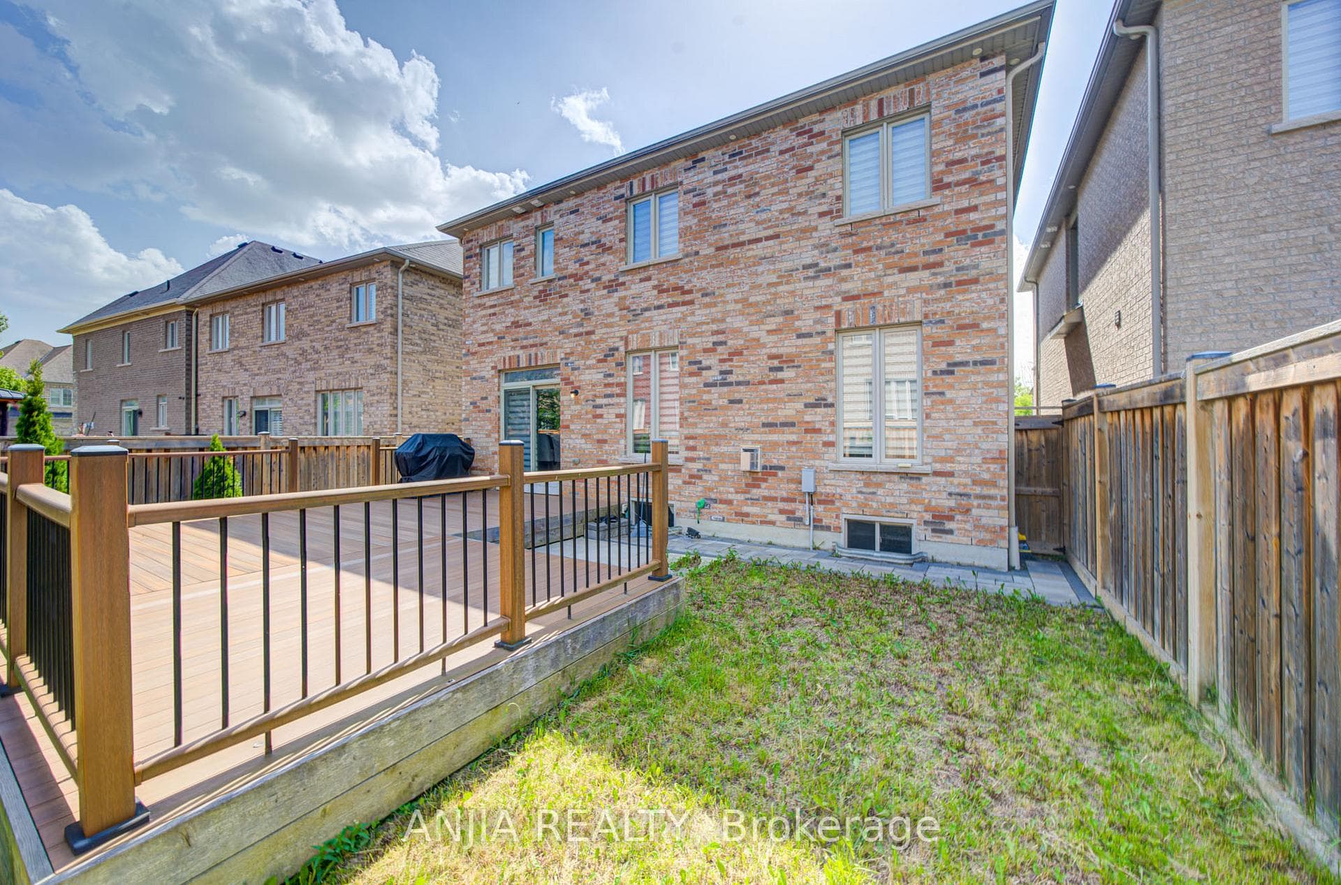 56 Stockell Crescent photo 48