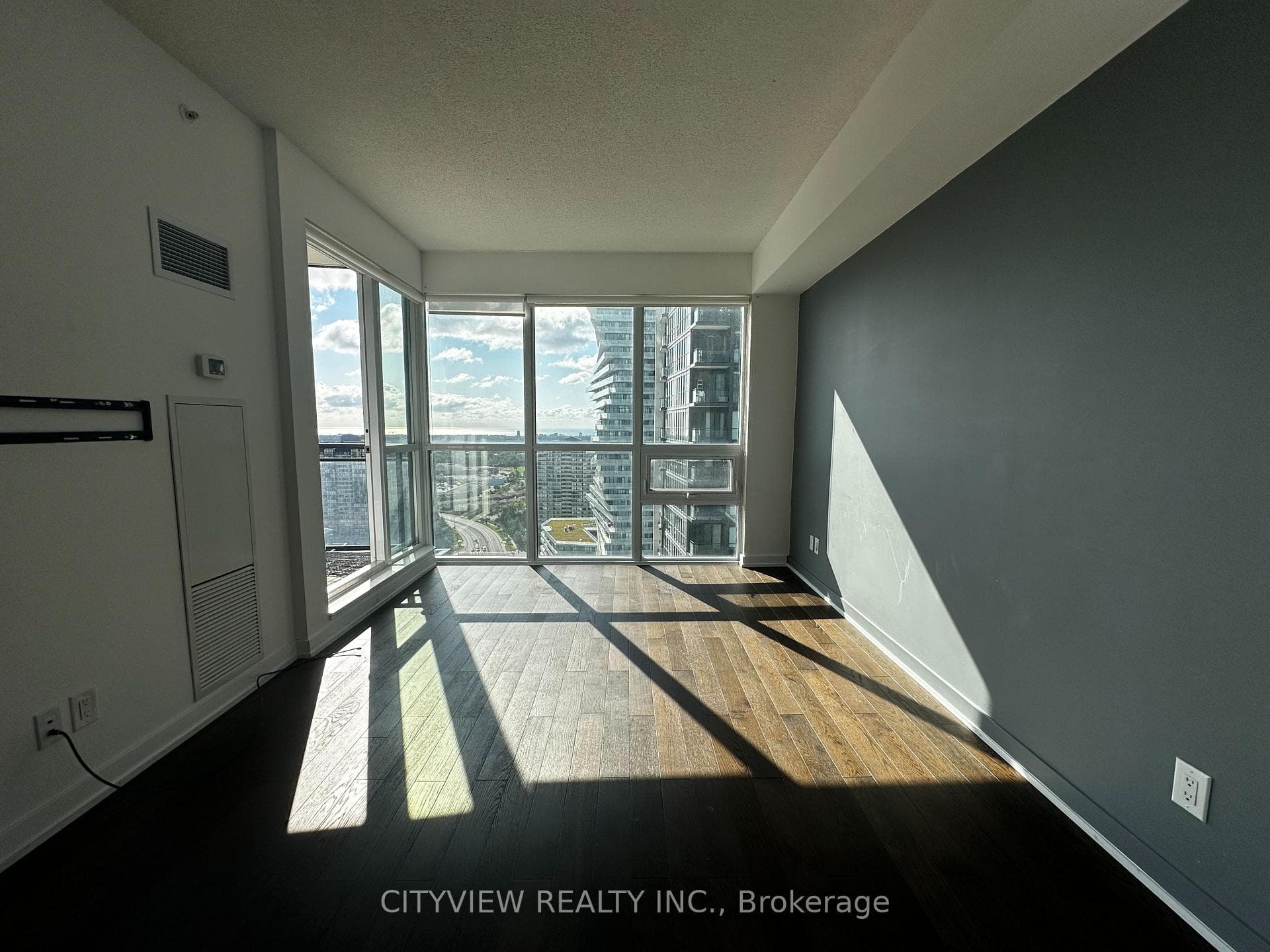 510 curran Place Unit 2401 photo 6