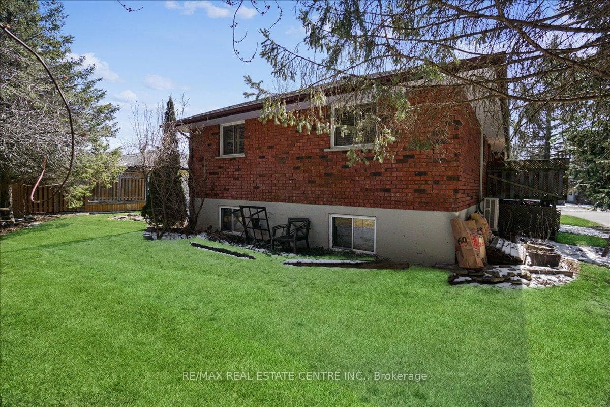 30 JARDINE Crescent photo 38