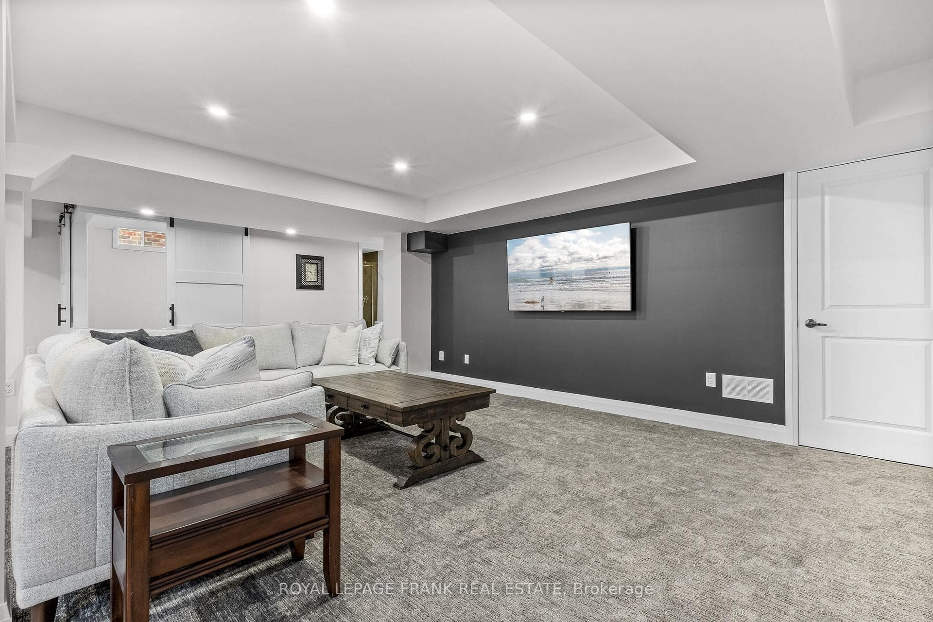 106 Holtby Court photo 29