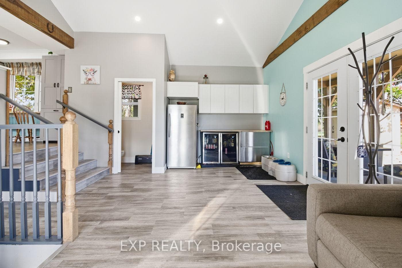 9043 Ridge Road photo 7