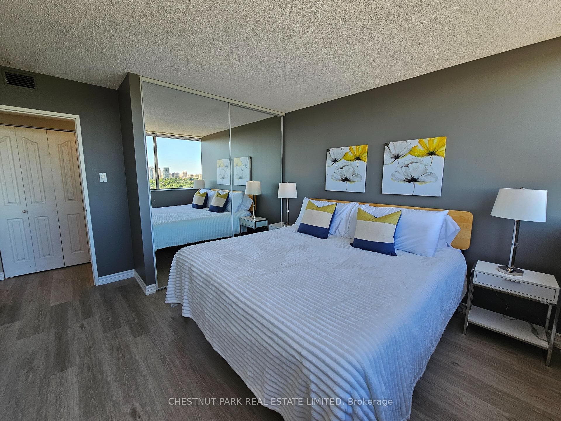 914 Yonge Street Unit 2009 photo 9