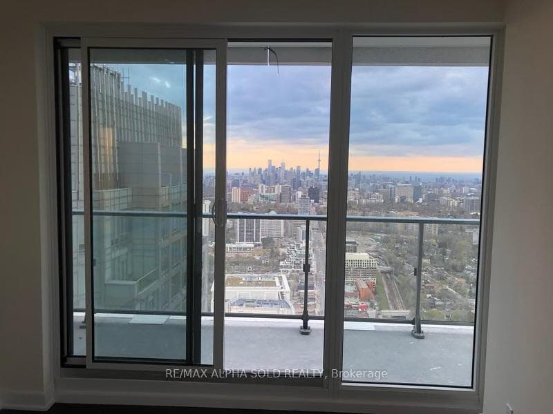 2221 Yonge Street Unit 4908 photo 9