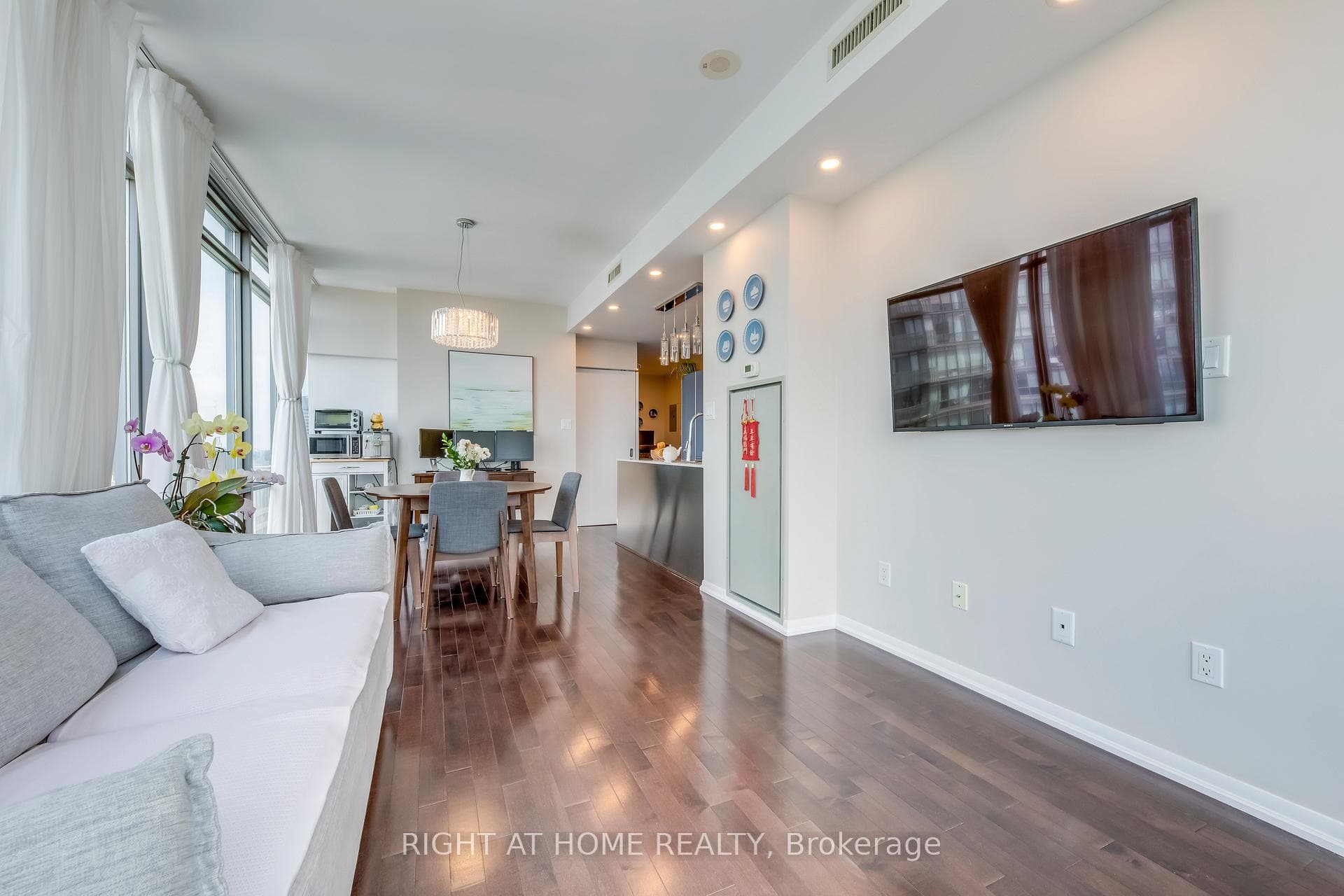 38 Grenville Street Unit 3803 photo 13