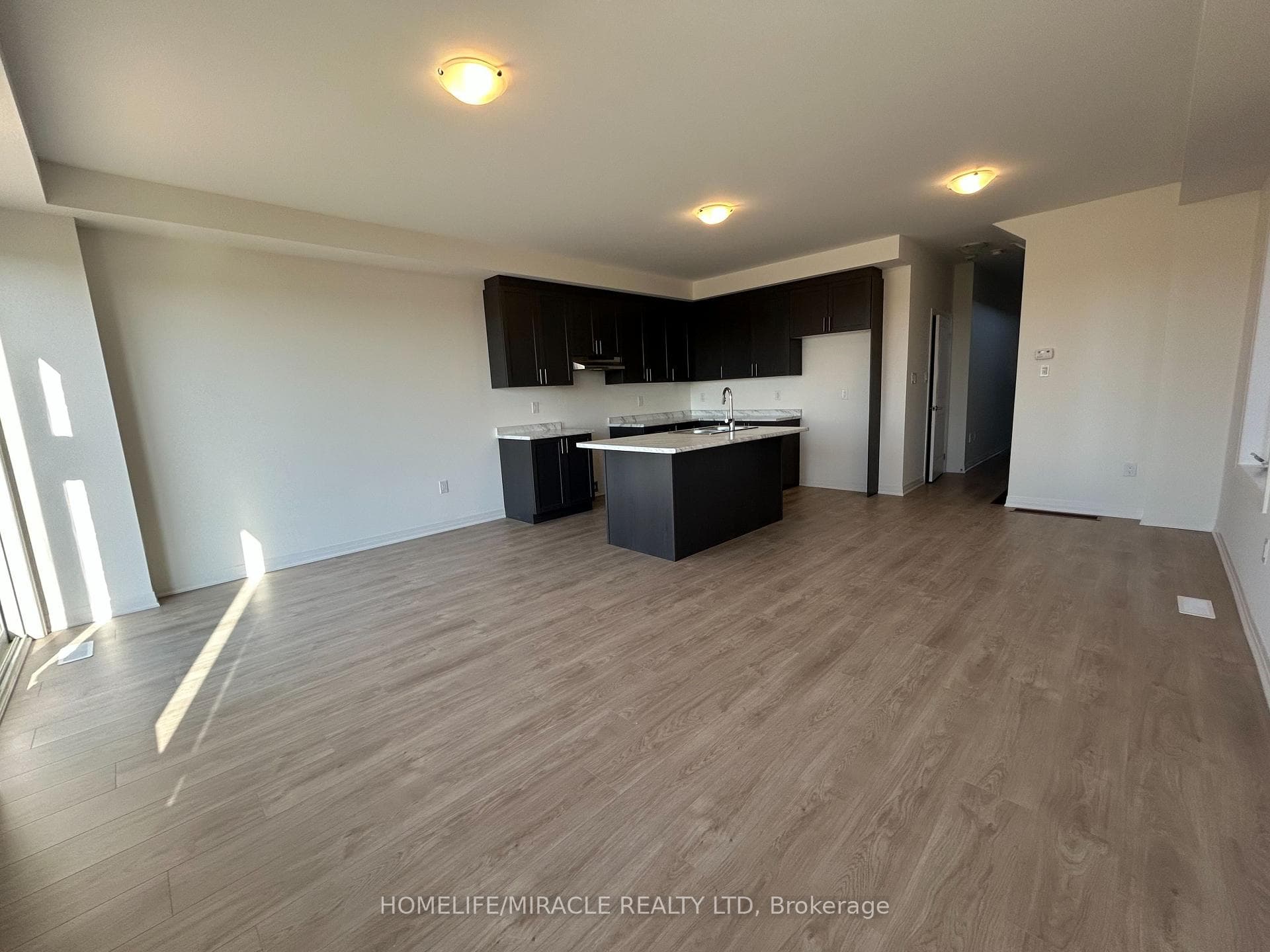 33 Sagewood Avenue photo 4