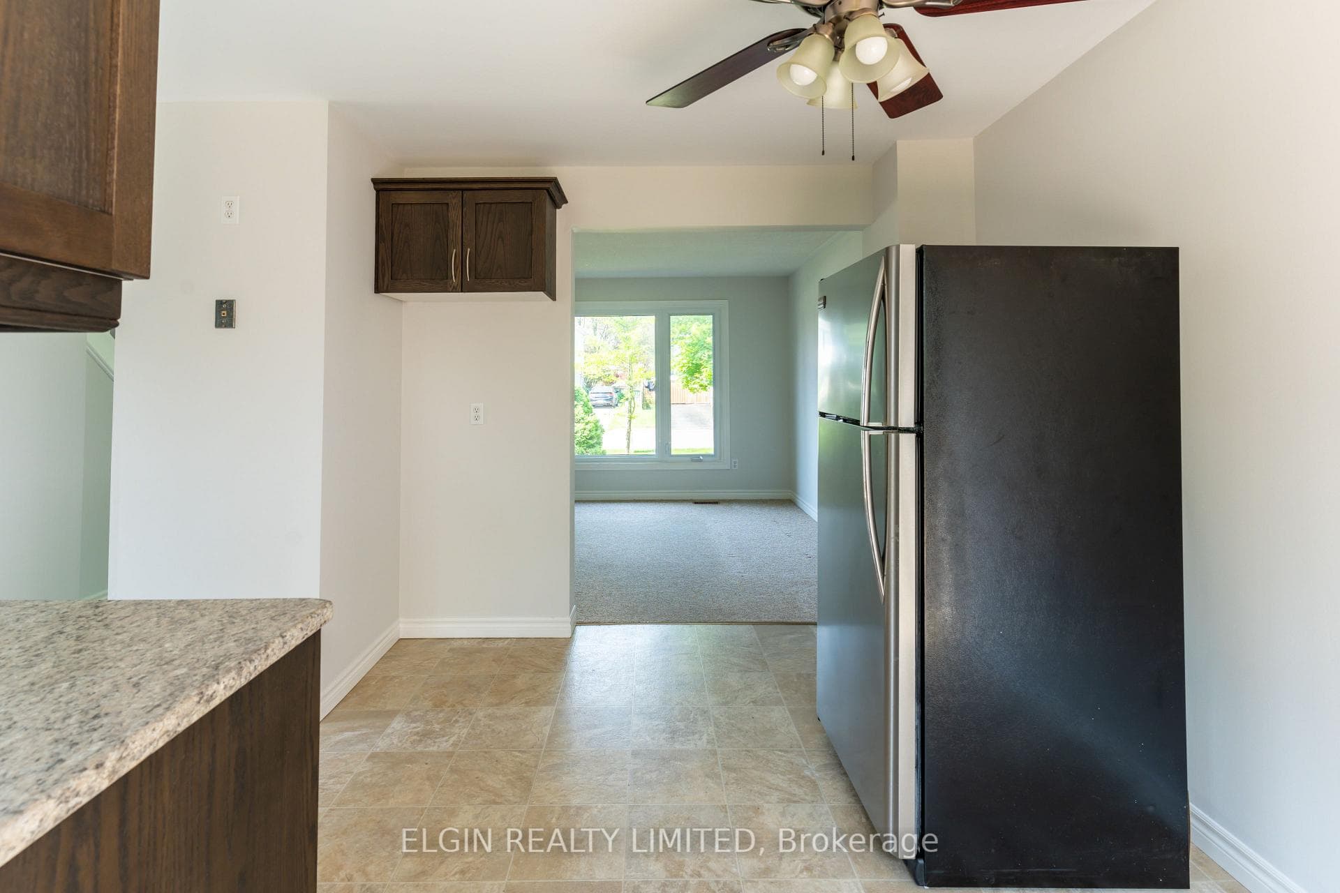 34 Vanier Place photo 9