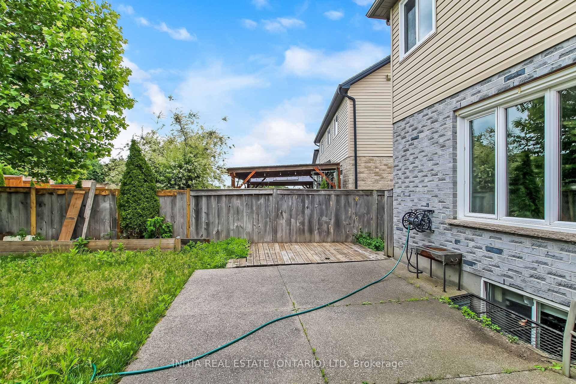 1082 Oakcrossing Road photo 37