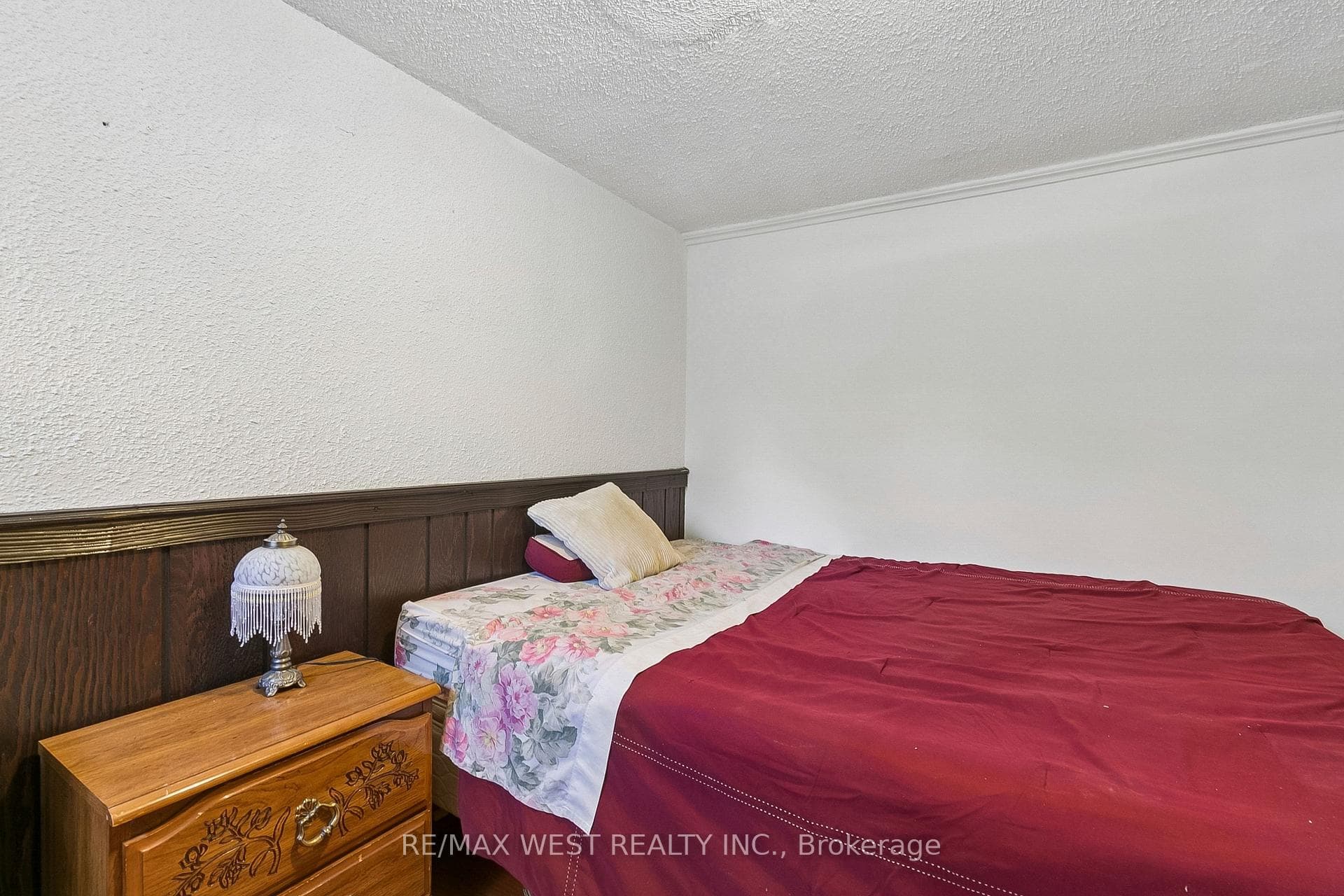 454 Brock Avenue photo 19