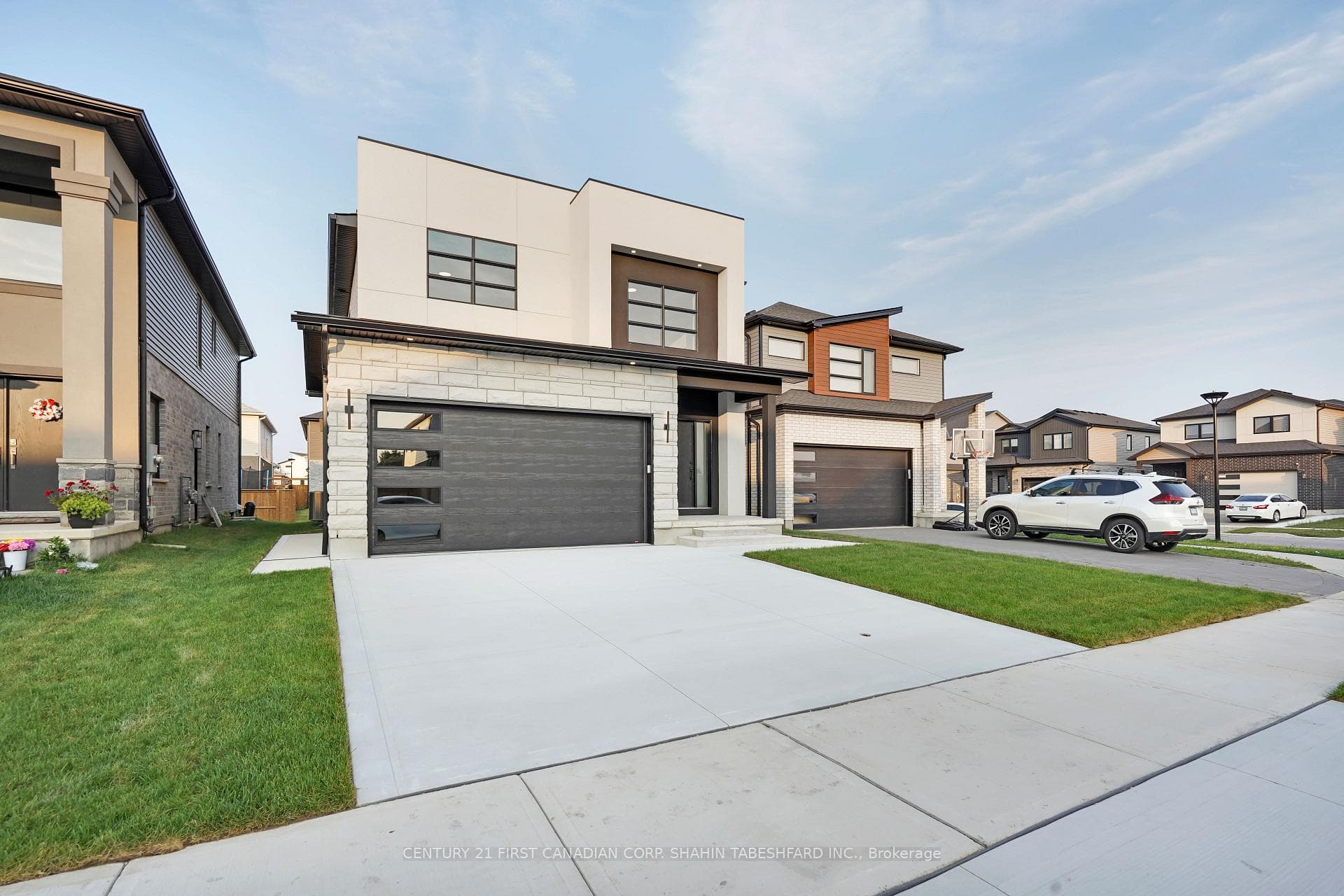 3762 Somerston Crescent photo 4