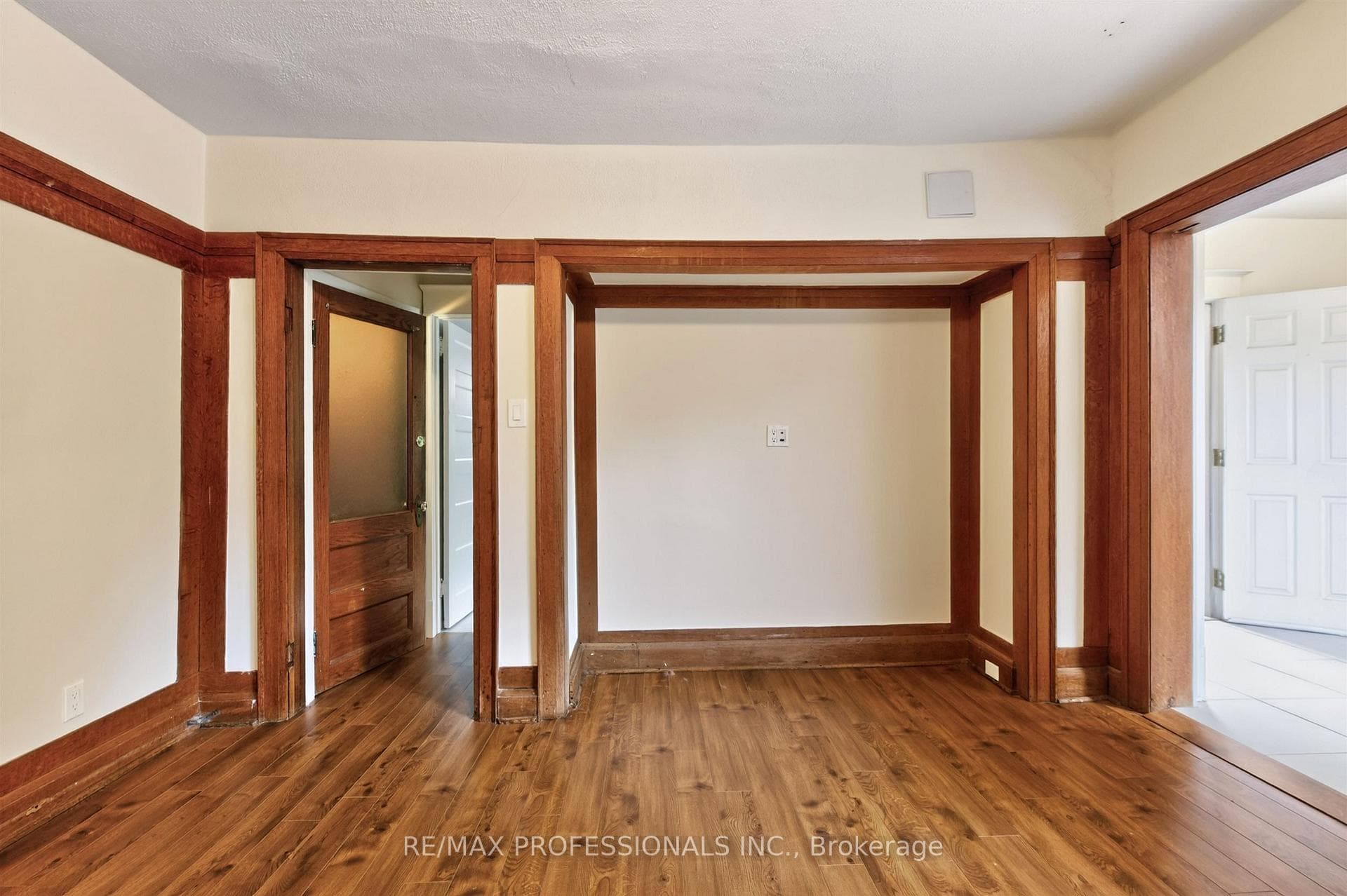 Unit 2-Second Floor 2 Bedrooms