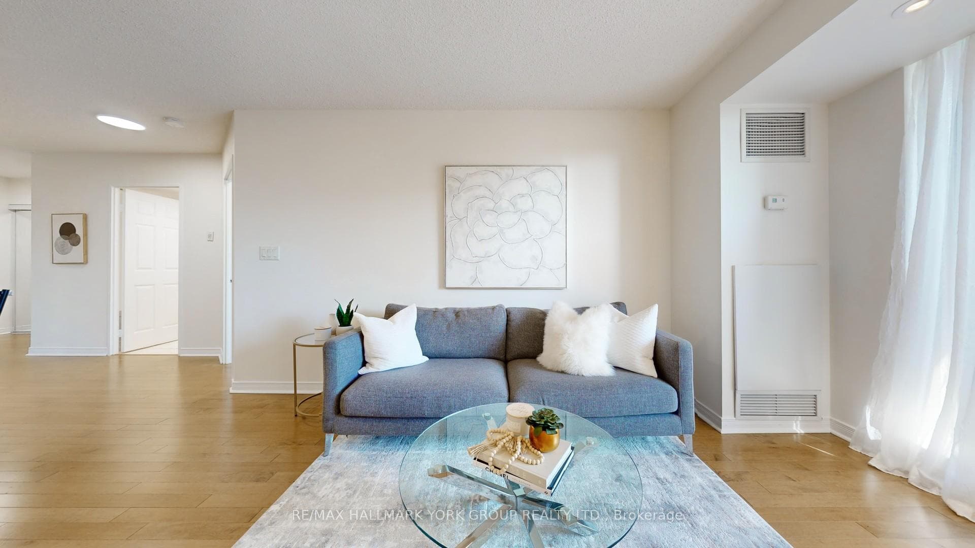 245 Davisville Avenue Unit 512 photo 3