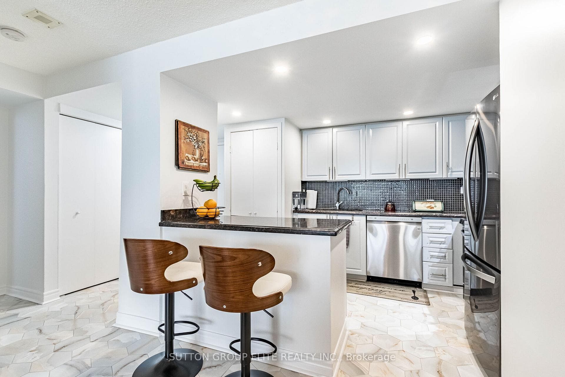 2091 Hurontario Street Unit 307 photo 9