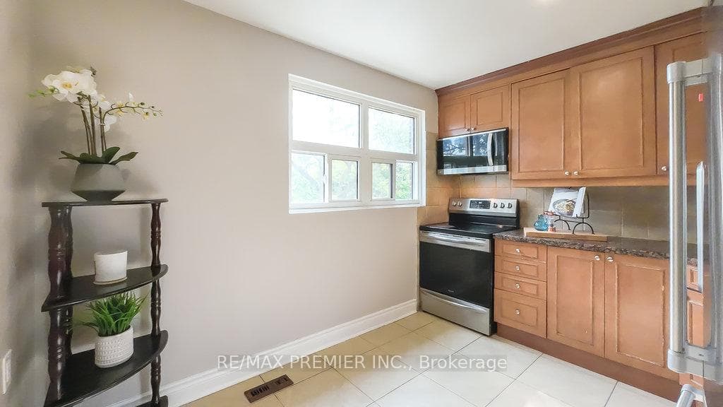 7707 Darcel Avenue Unit 36 photo 11