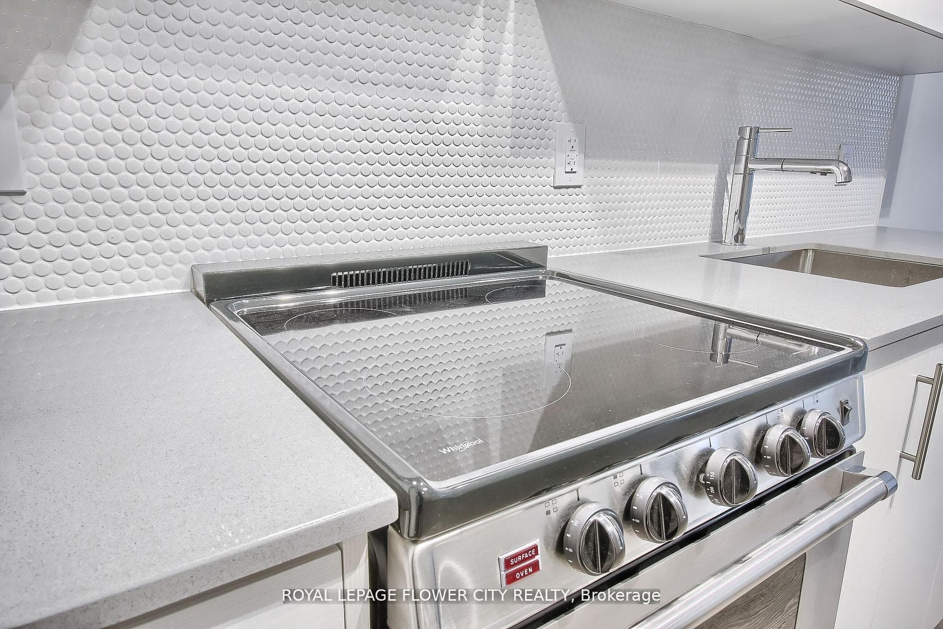 212 King William Street Unit 1011 photo 34
